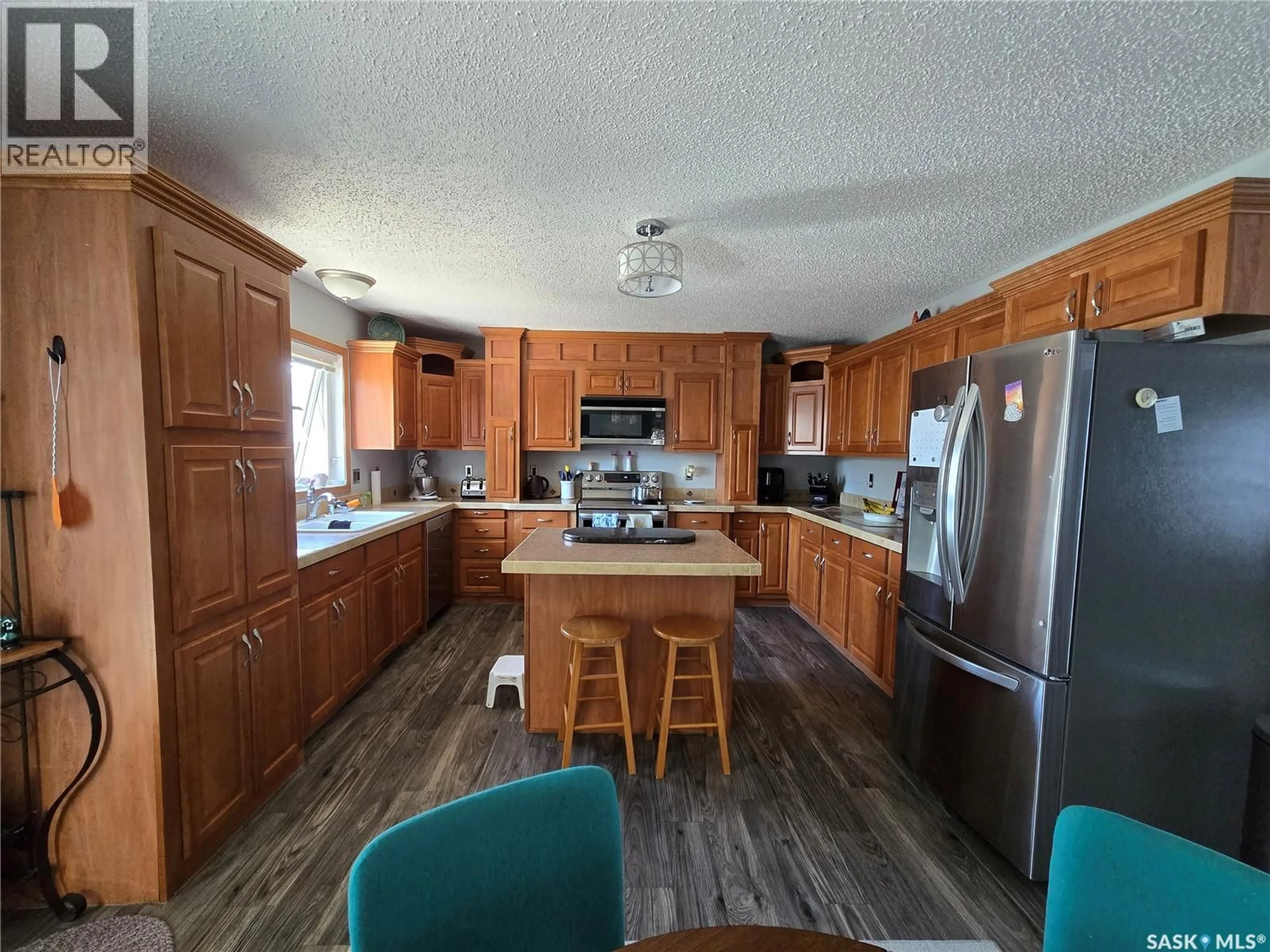 Open concept kitchen, wood/laminate floor for 94 PRAIRIE SUN COURT, Swift Current Saskatchewan S9H3X6