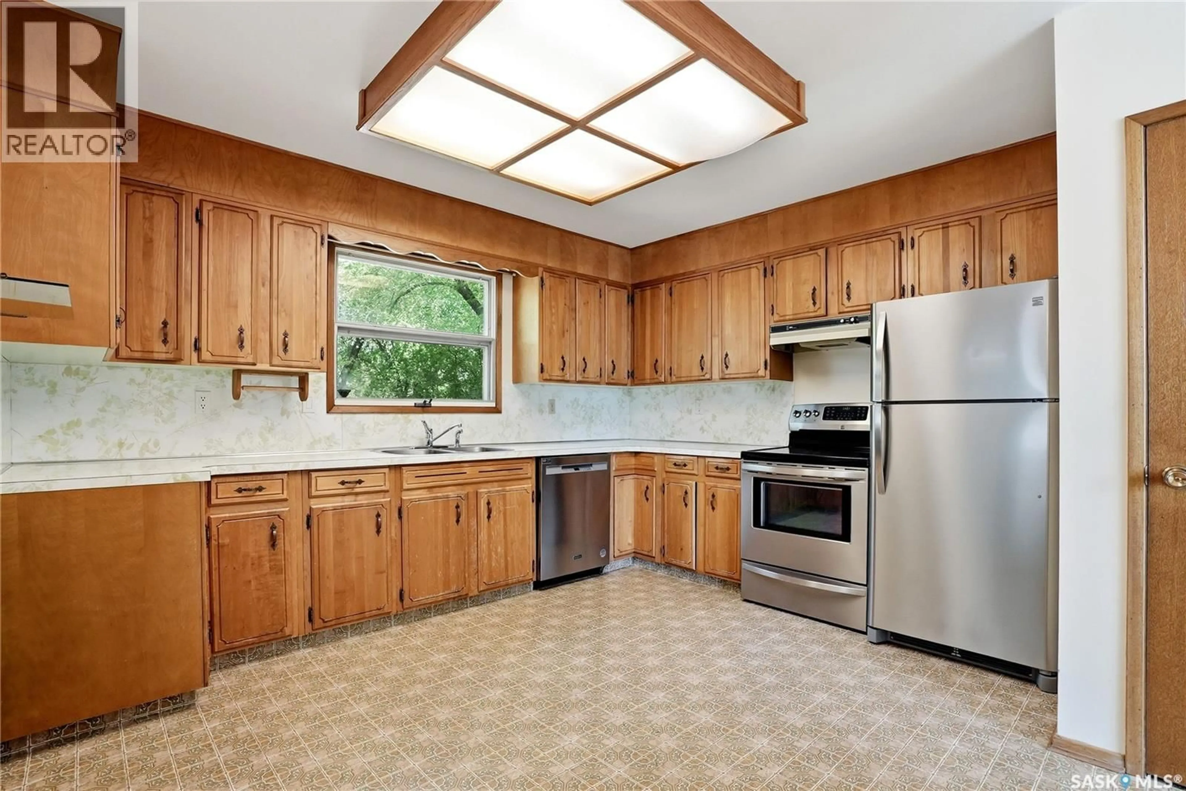 Standard kitchen, ceramic/tile floor for 54 ST LAWRENCE CRESCENT, Saskatoon Saskatchewan S7K1G5