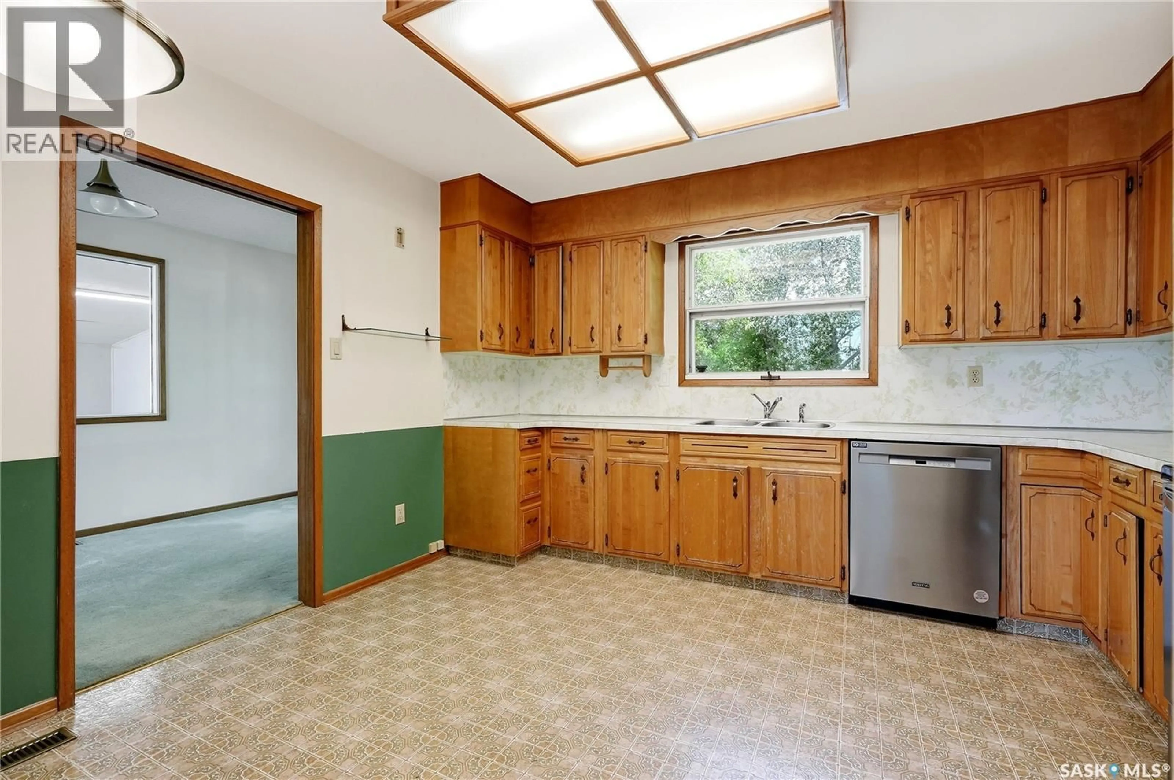 Standard kitchen, ceramic/tile floor for 54 ST LAWRENCE CRESCENT, Saskatoon Saskatchewan S7K1G5