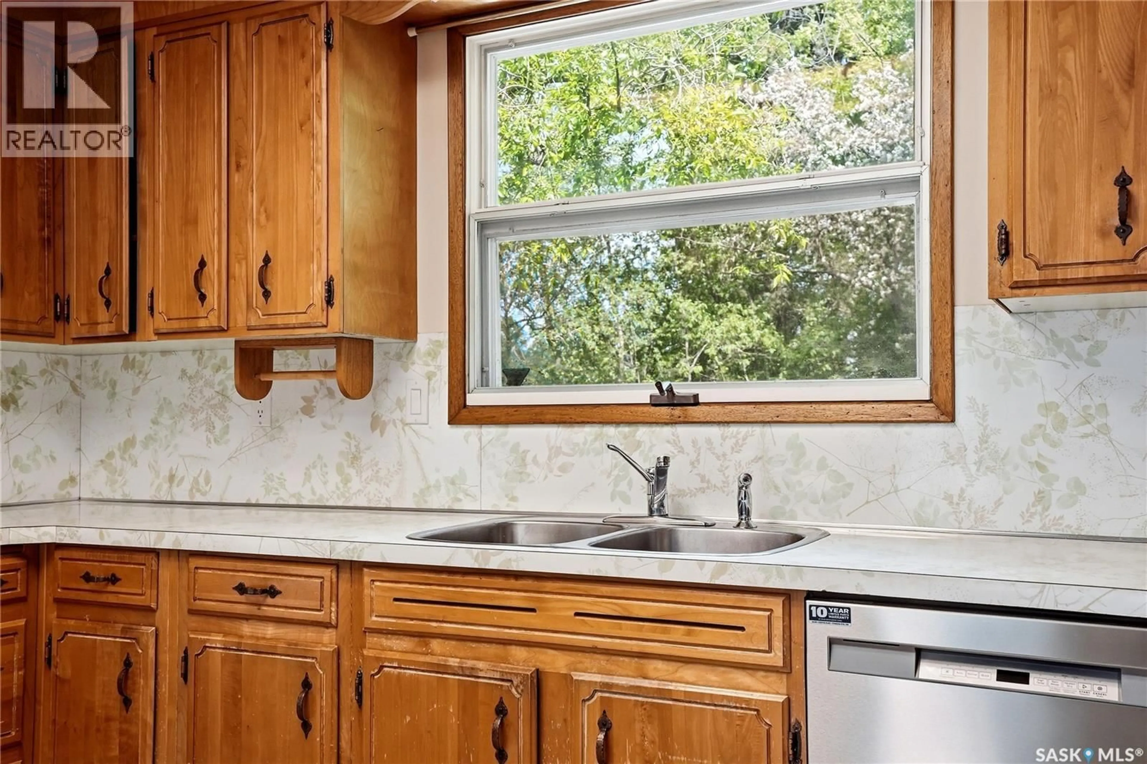Standard kitchen, ceramic/tile floor for 54 ST LAWRENCE CRESCENT, Saskatoon Saskatchewan S7K1G5