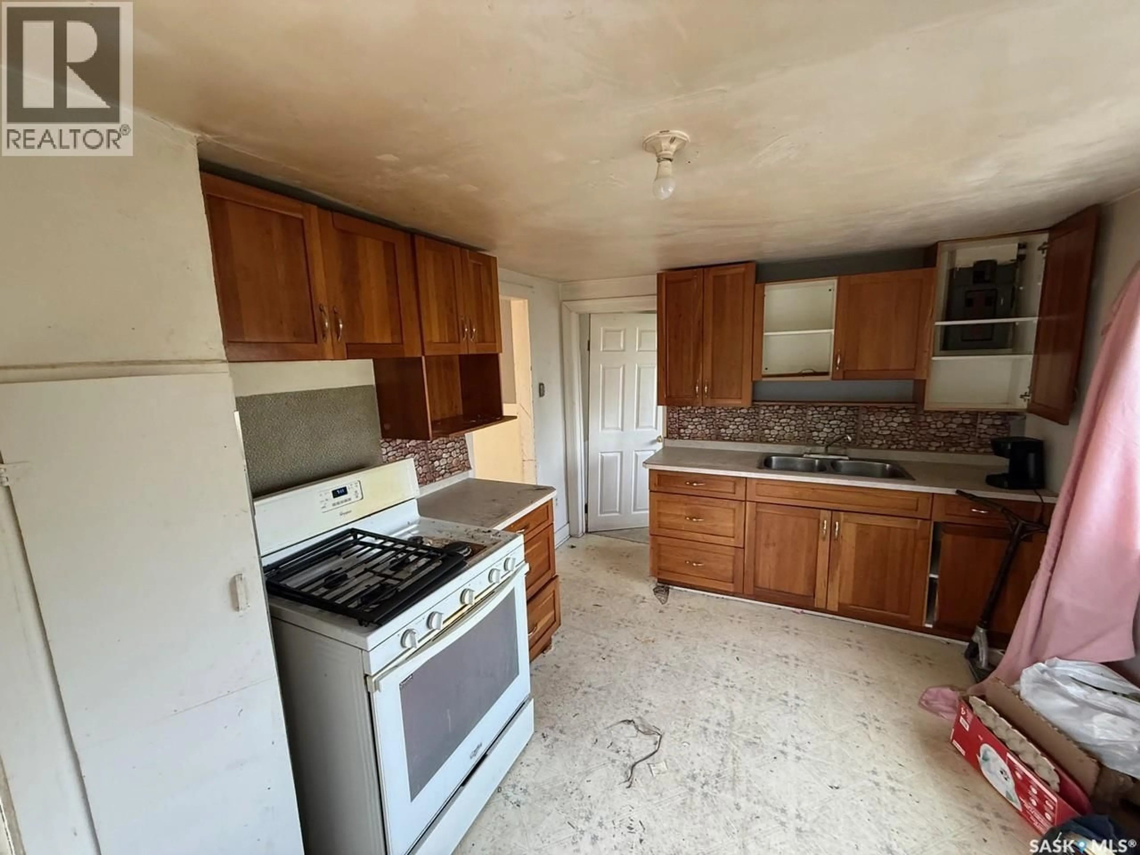 Standard kitchen, unknown for 1712 103RD STREET, North Battleford Saskatchewan S9A1L9