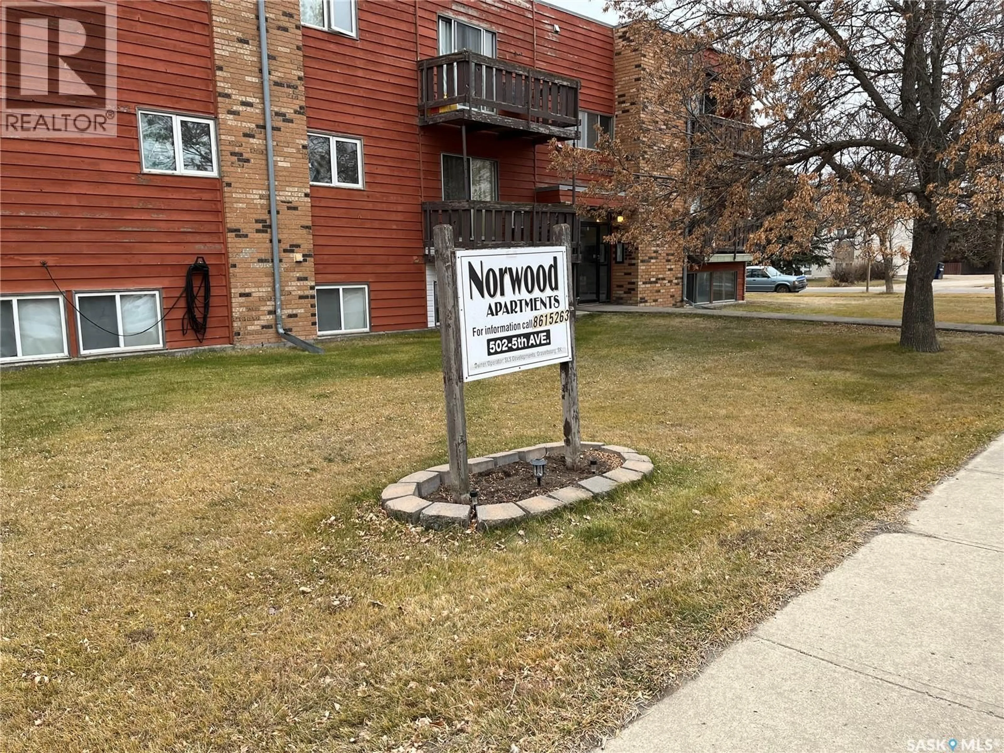 Indoor foyer for 502 - 101 5TH AVENUE, Weyburn Saskatchewan S4H2W1