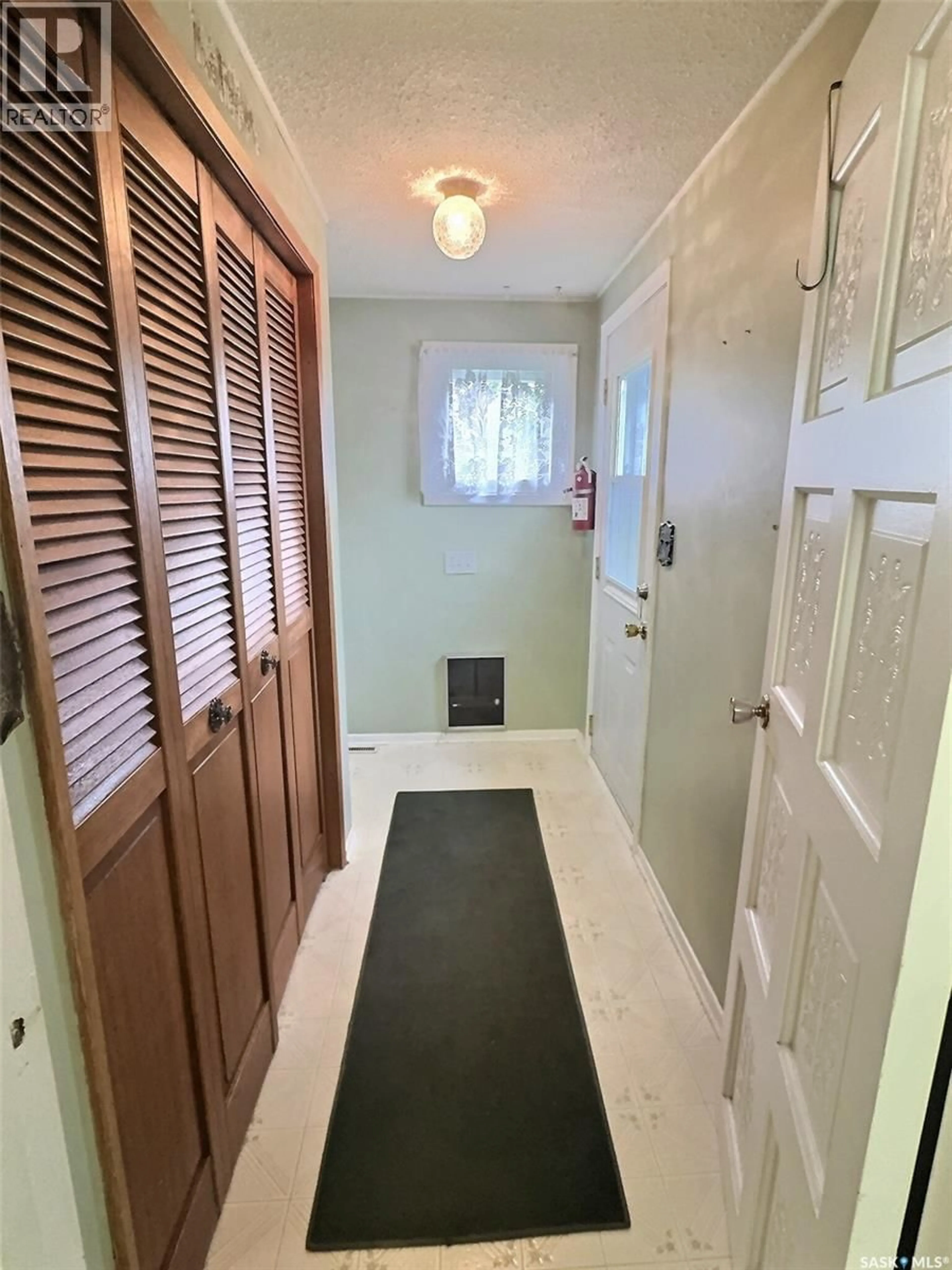 Indoor entryway for 609 HENRY STREET, Estevan Saskatchewan S4A2B7