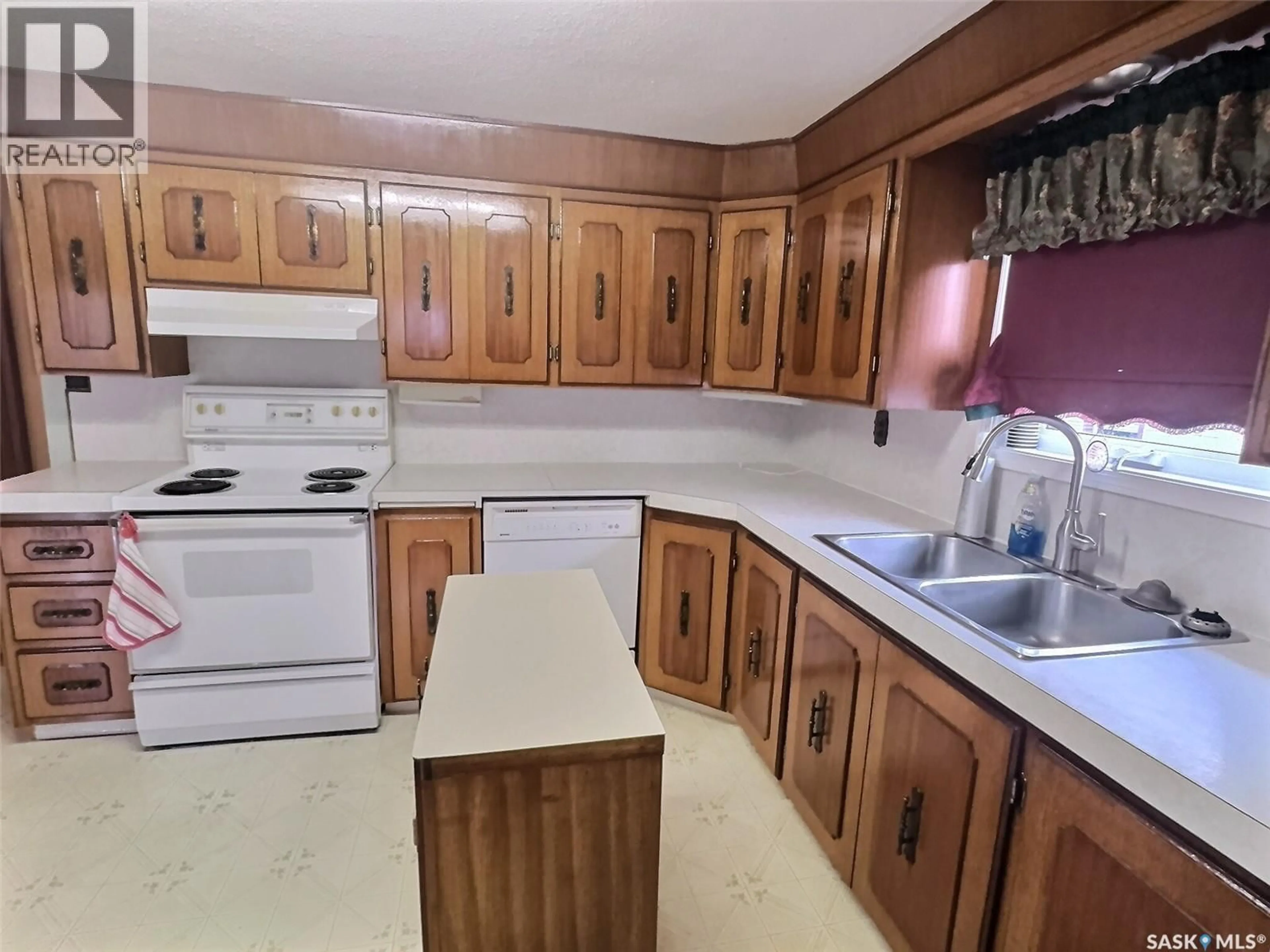 Standard kitchen, unknown for 609 HENRY STREET, Estevan Saskatchewan S4A2B7