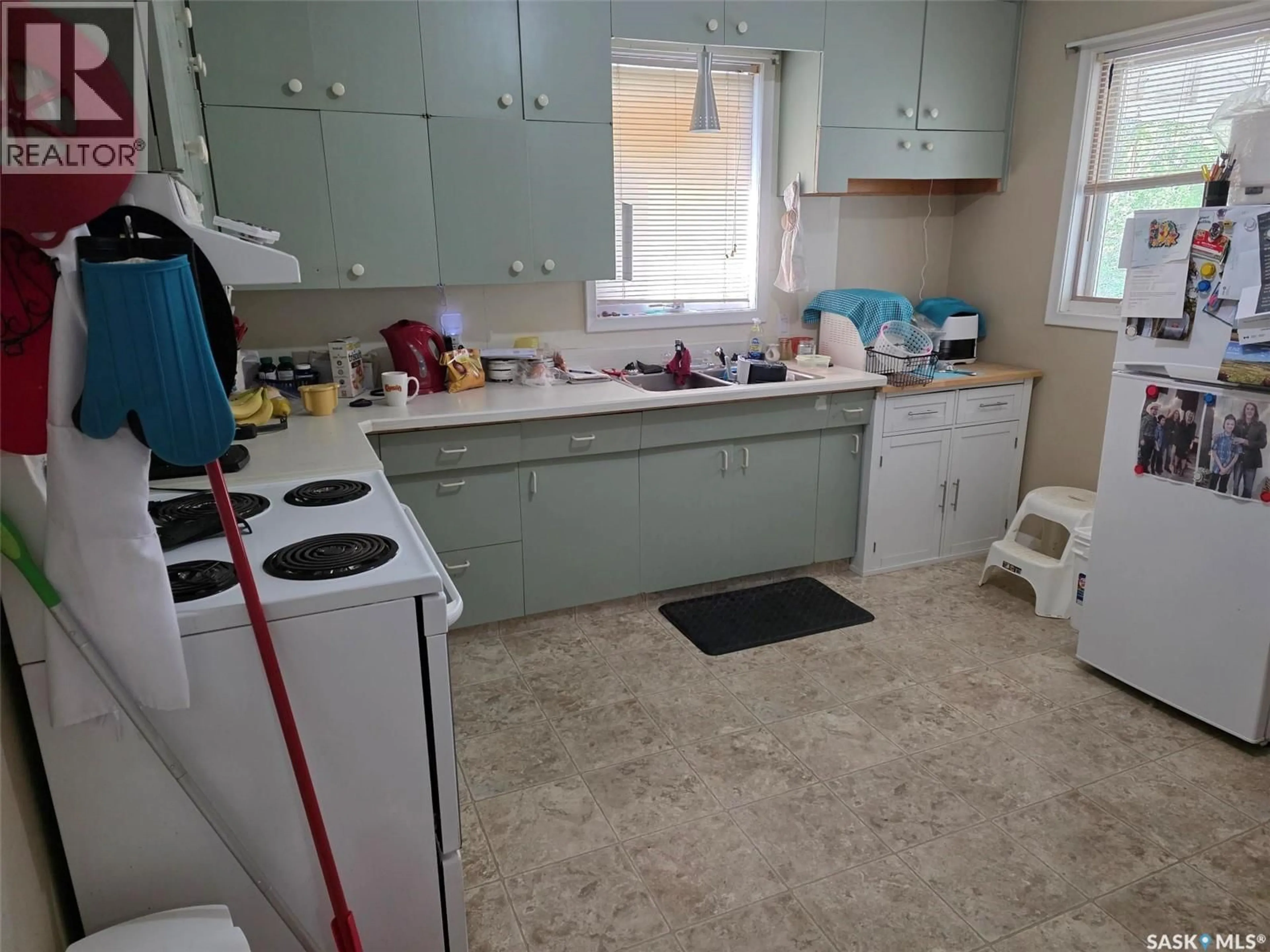 Standard kitchen, ceramic/tile floor for 4904 TRIBUNE STREET, Macklin Saskatchewan S0L2C0