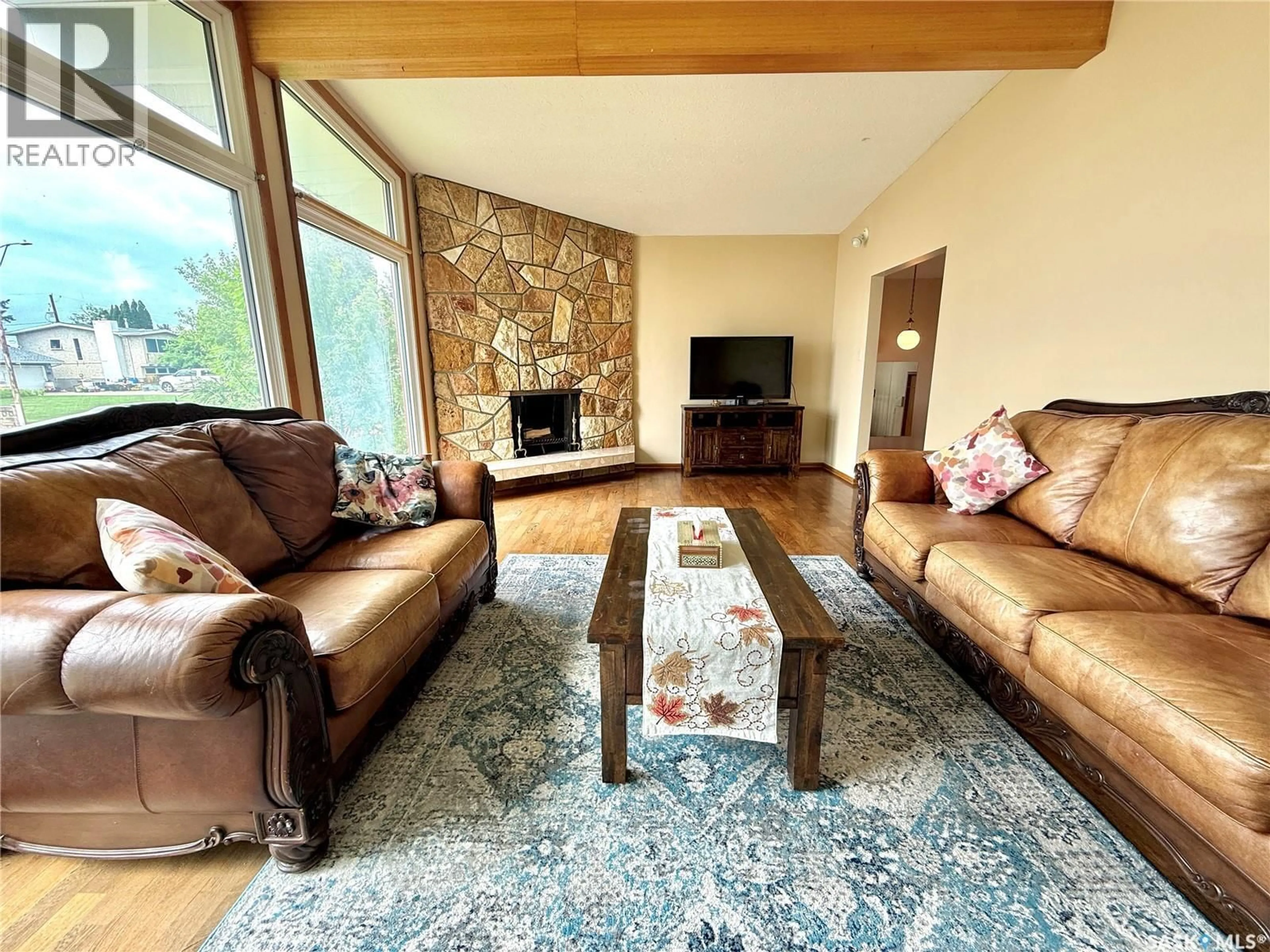 Living room with furniture, unknown for 522 100TH STREET, North Battleford Saskatchewan S9A0T4