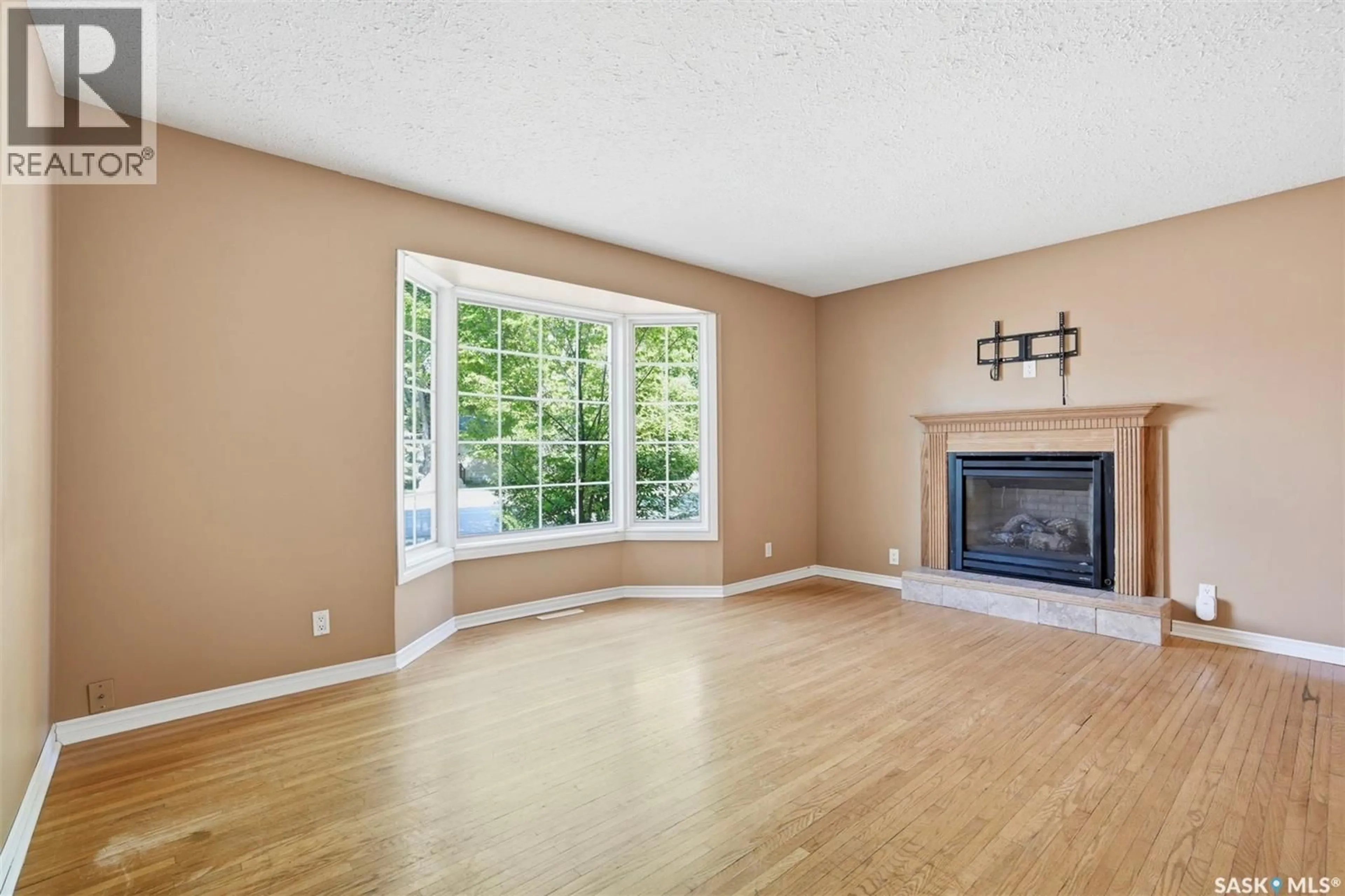 Living room with furniture, unknown for 2019 LOUISE AVENUE, Saskatoon Saskatchewan S7J2C1