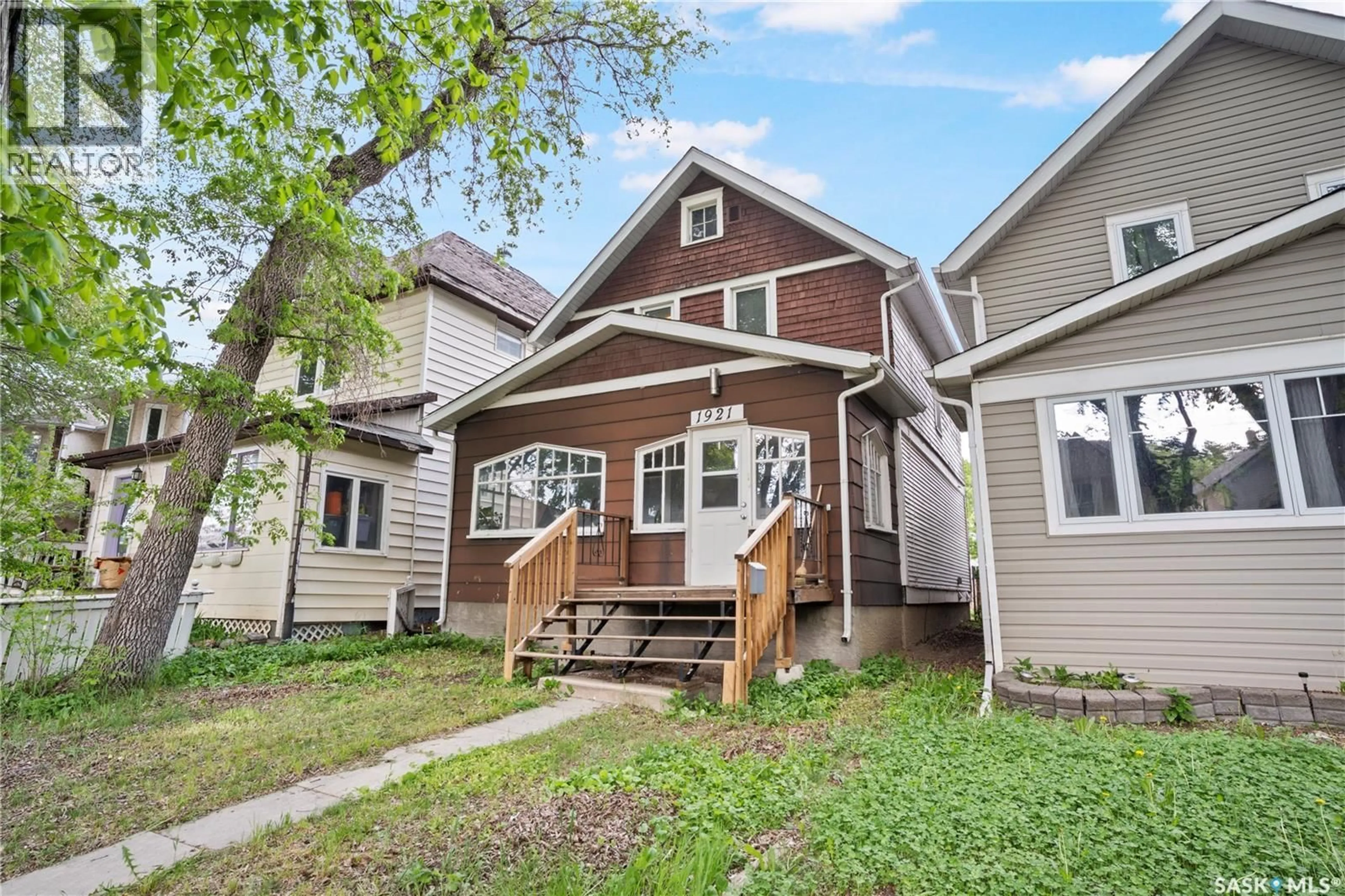 Home with vinyl exterior material, street for 1921 GARNET STREET, Regina Saskatchewan S4T2Z5