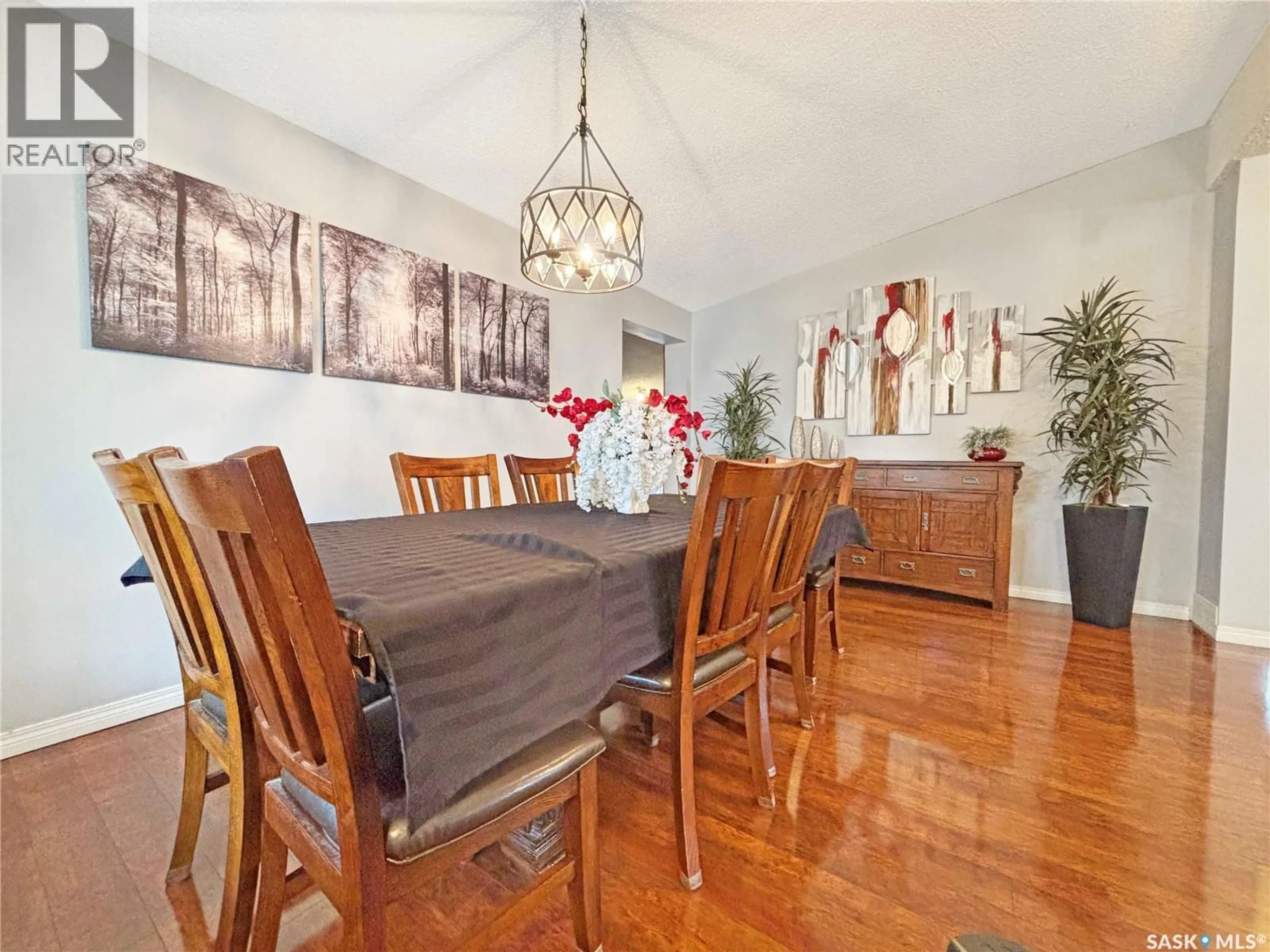 Dining room, wood/laminate floor for 605 O AVENUE, Saskatoon Saskatchewan S7L2V4