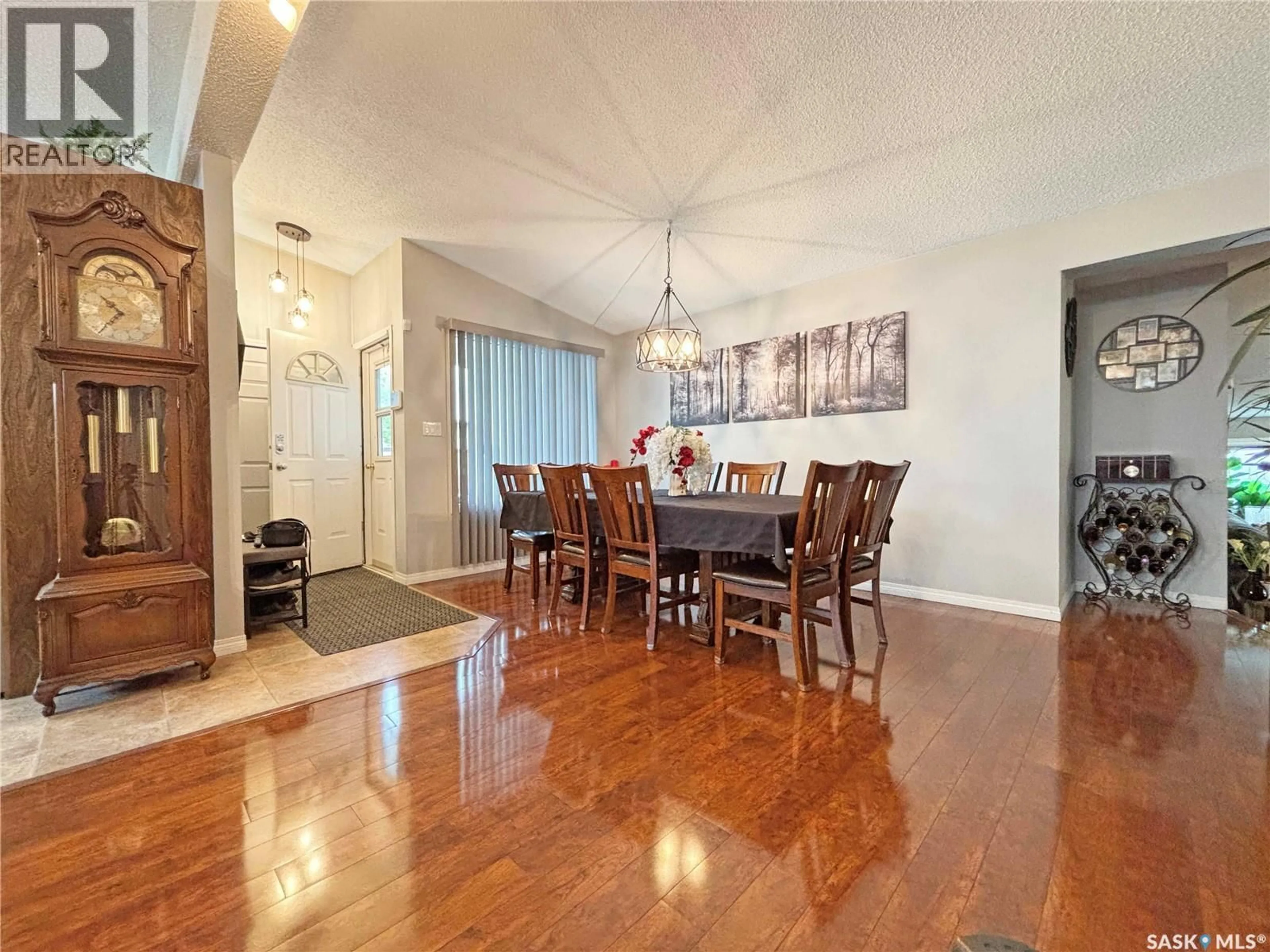 Dining room, wood/laminate floor for 605 O AVENUE, Saskatoon Saskatchewan S7L2V4