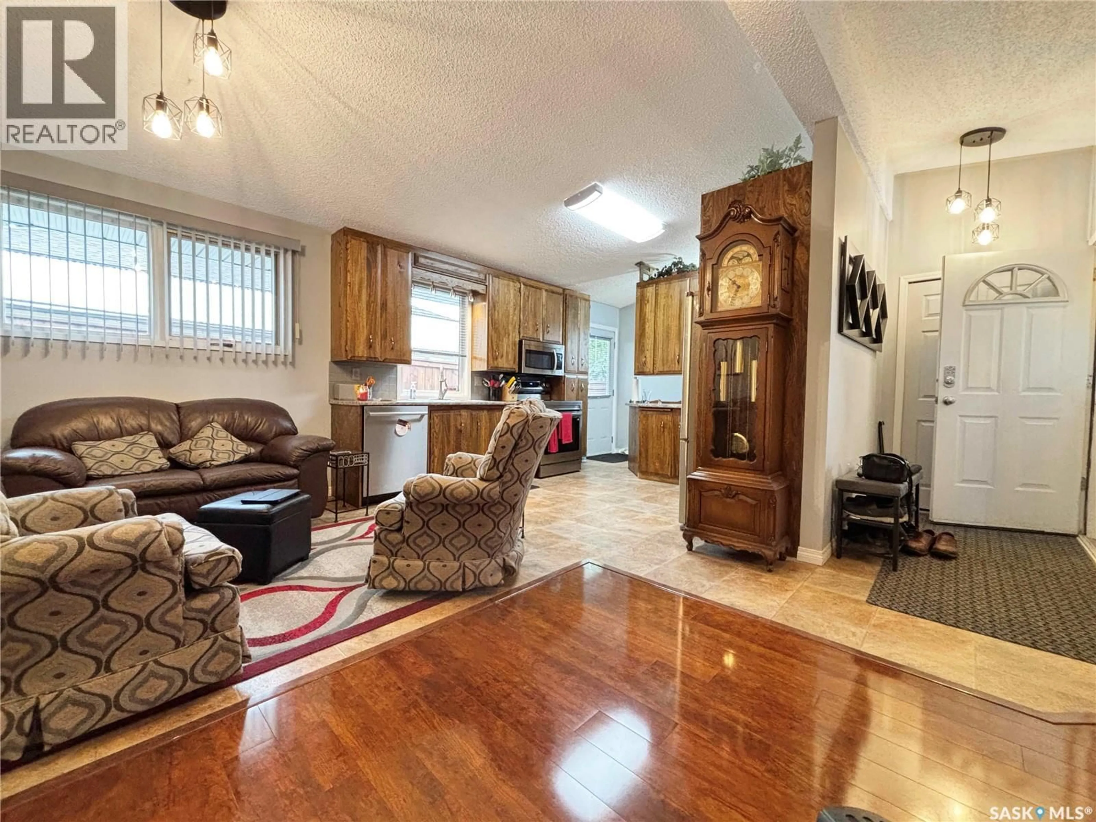 Living room with furniture, unknown for 605 O AVENUE, Saskatoon Saskatchewan S7L2V4