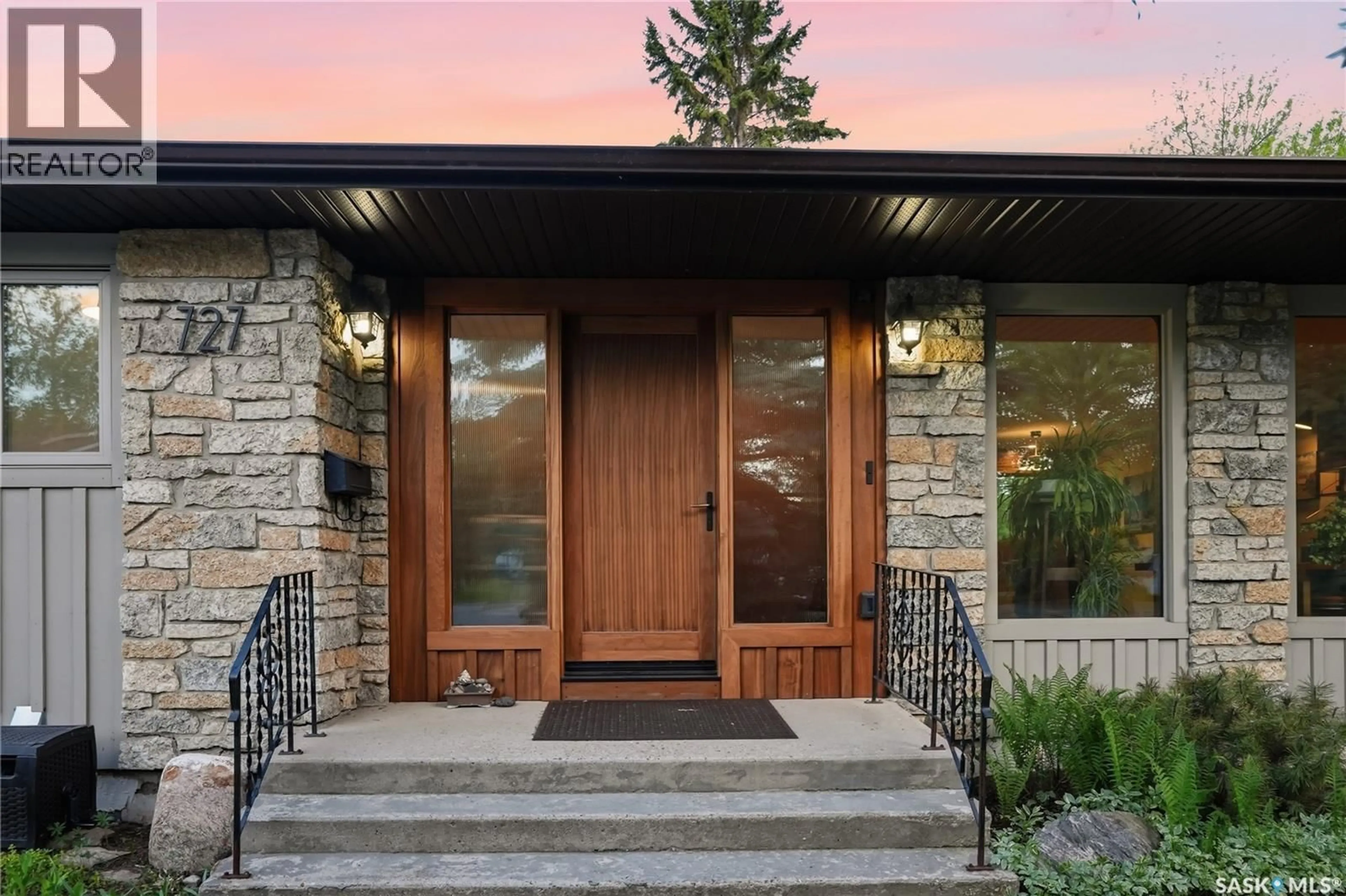 Indoor entryway for 727 TOBIN TERRACE, Saskatoon Saskatchewan S7K4P4