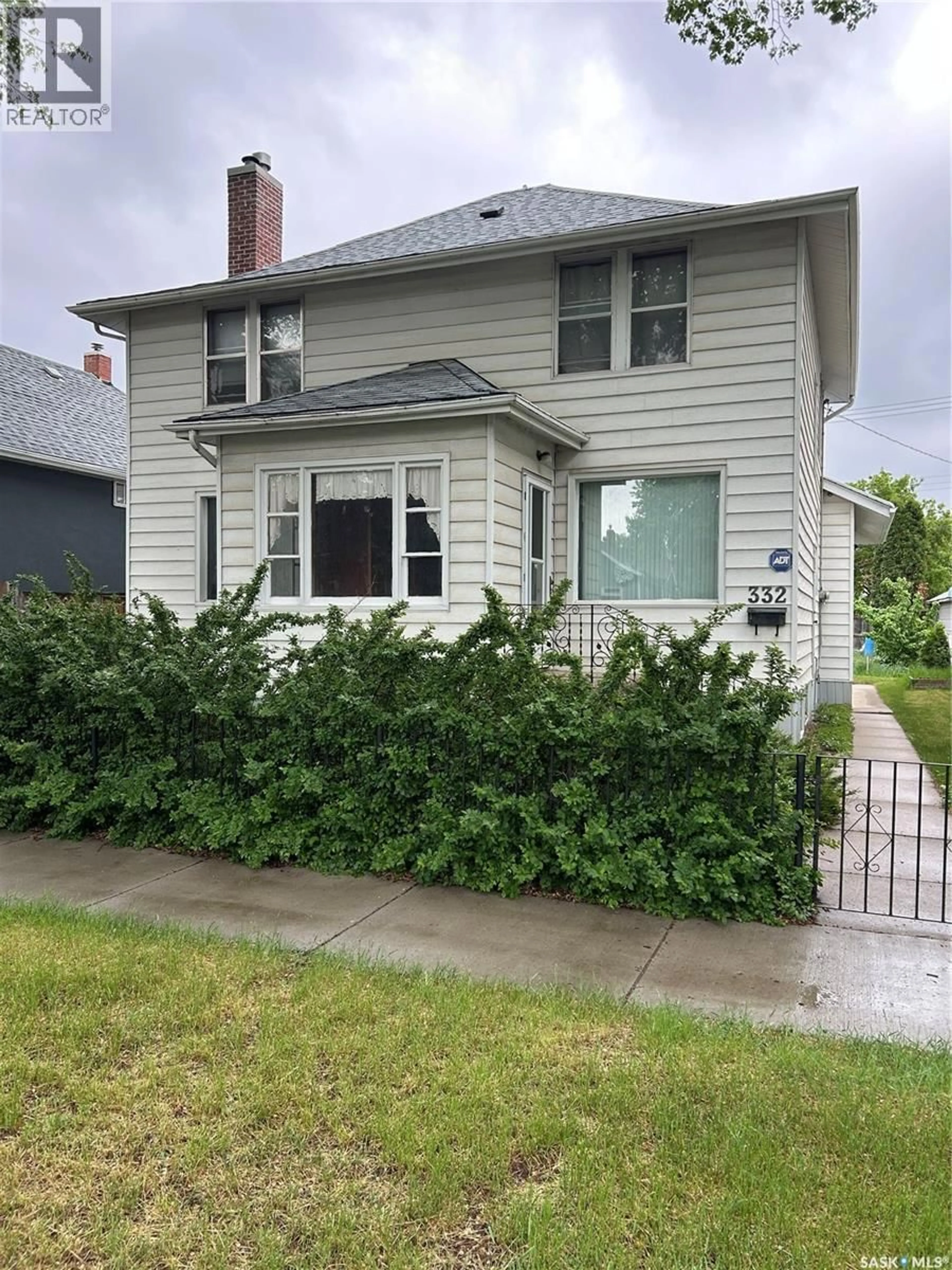 Home with vinyl exterior material, street for 332 I AVENUE, Saskatoon Saskatchewan S7M1Y2
