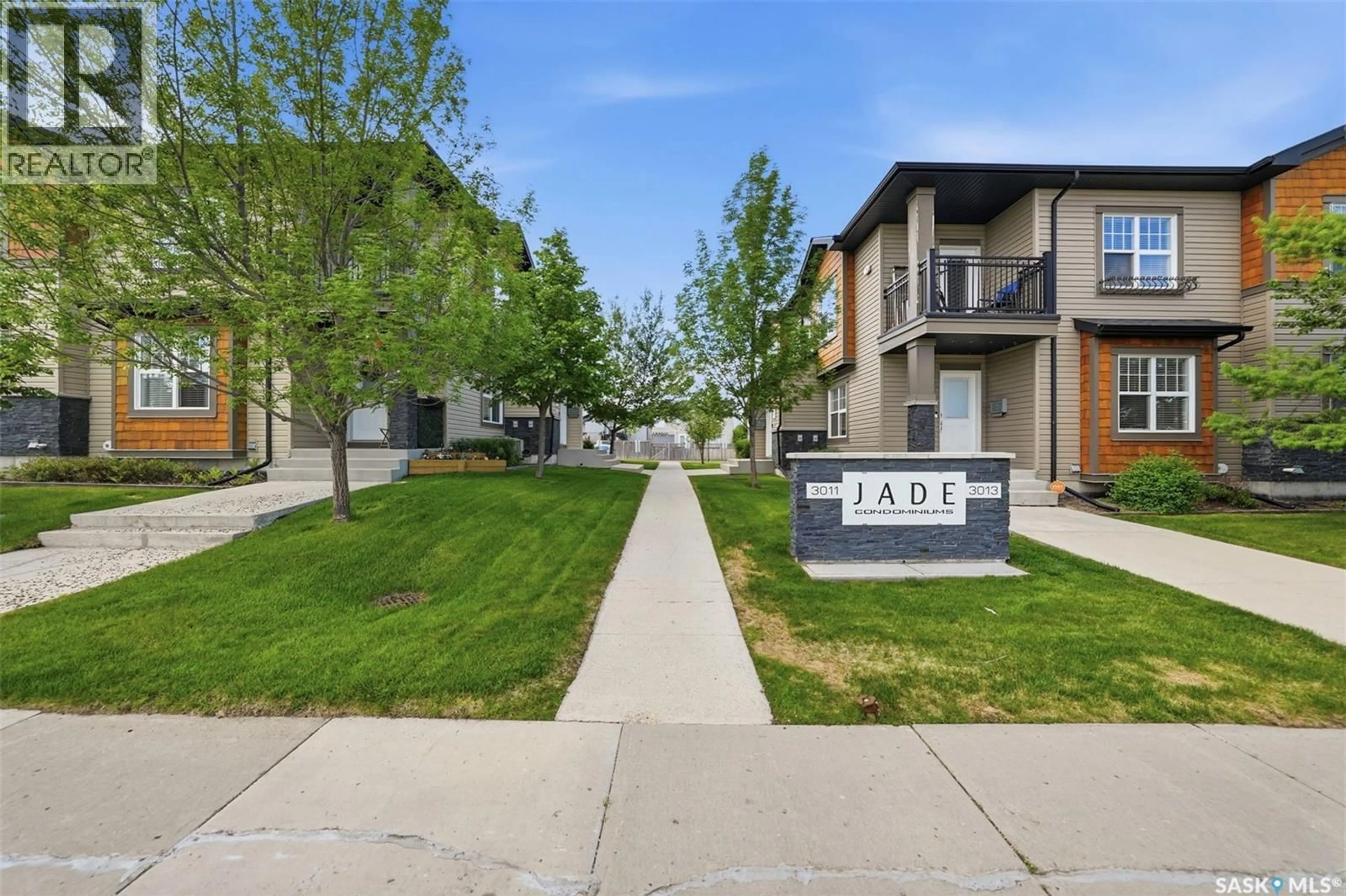 Patio, street for 204 - 3013 MCCLOCKLIN ROAD, Saskatoon Saskatchewan S7R0J1