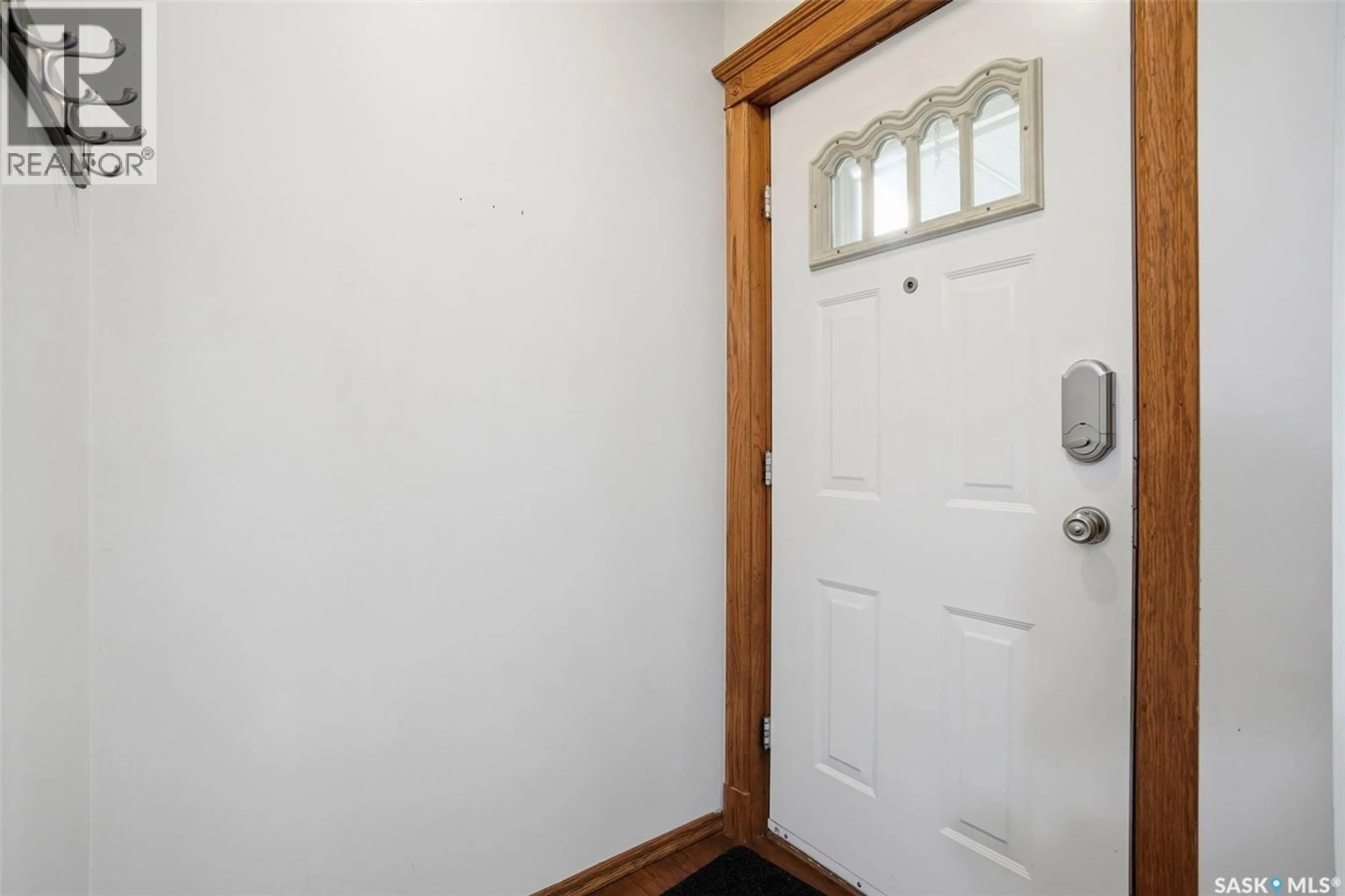 Indoor entryway for 302 MCKINNON AVENUE, Saskatoon Saskatchewan S7N1J5