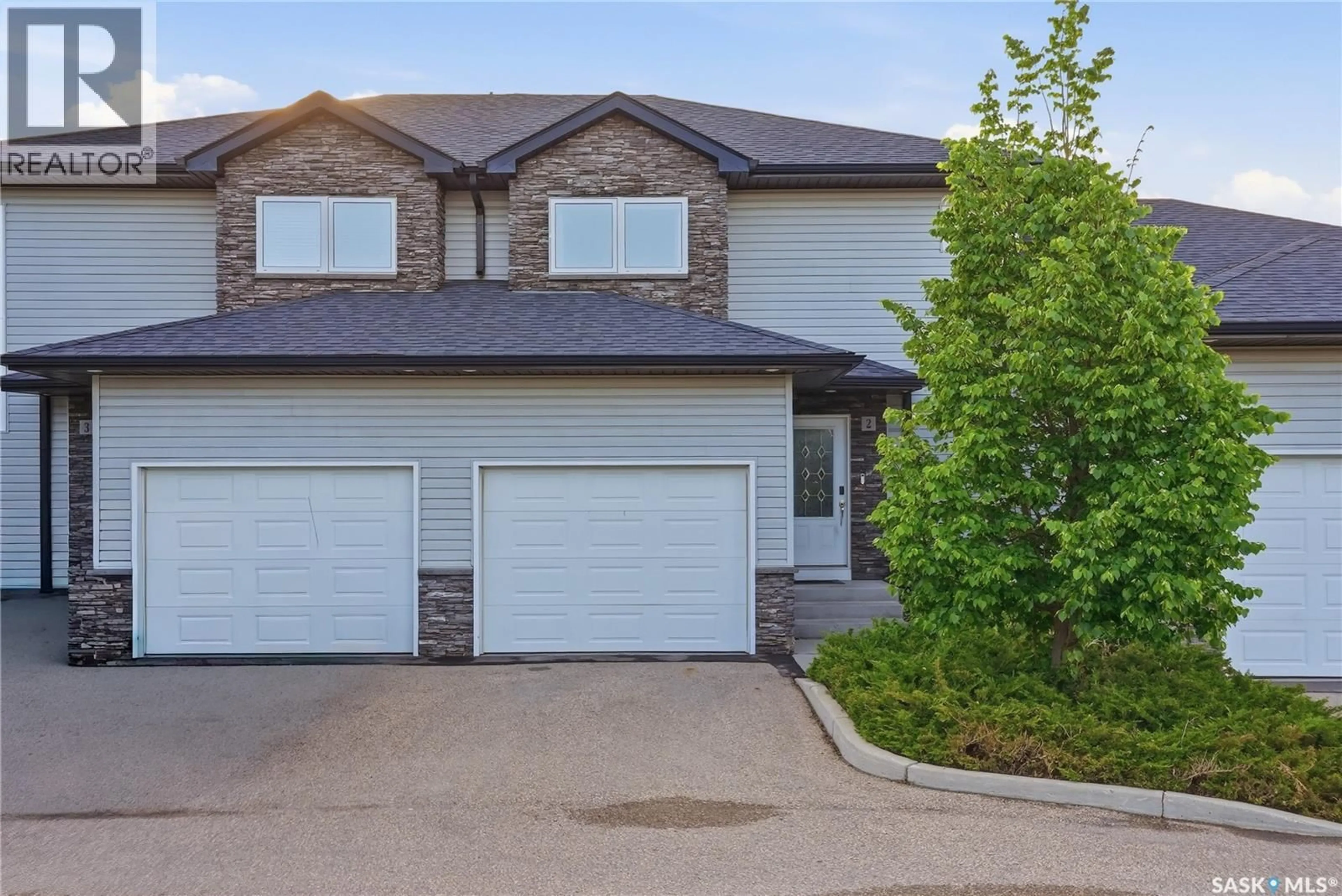 A pic from outside/outdoor area/front of a property/back of a property/a pic from drone, street for 2 547 EAST HAMPTON BOULEVARD, Saskatoon Saskatchewan S7R0B1