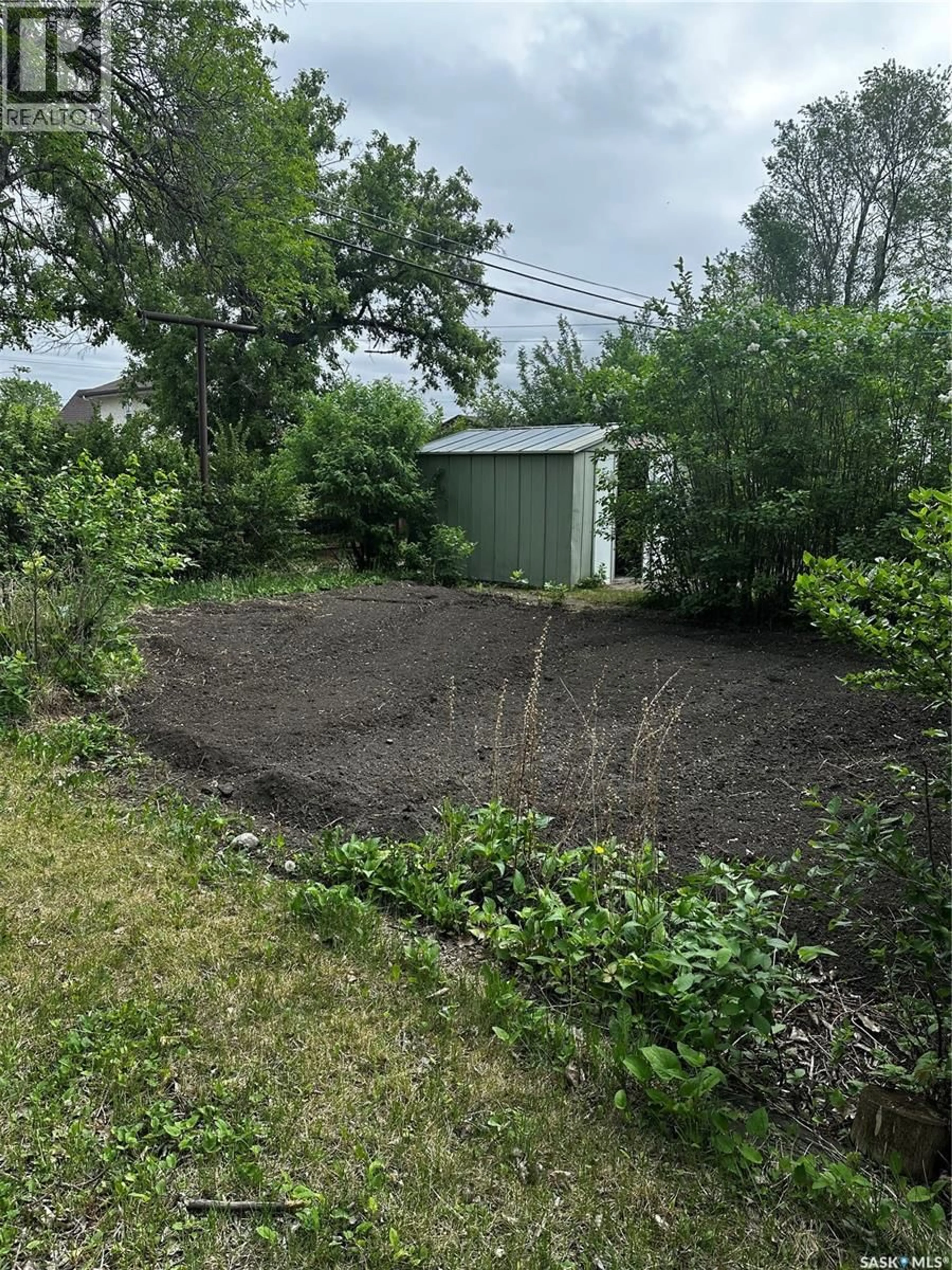 Shed for 333 5TH AVENUE, Weyburn Saskatchewan S4H1Y4