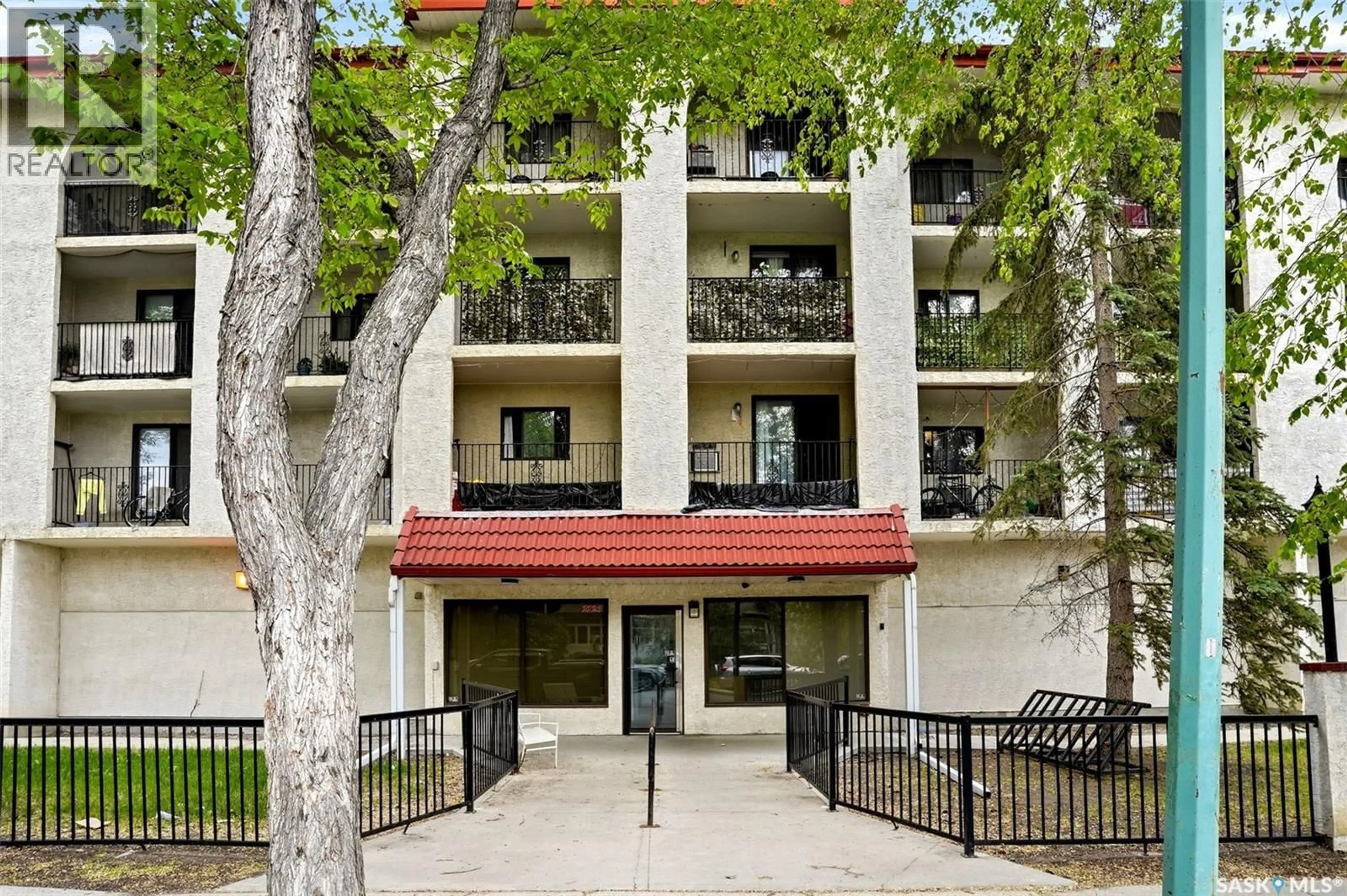 Patio, unknown for 104 - 2125 OSLER STREET, Regina Saskatchewan S4P4G9