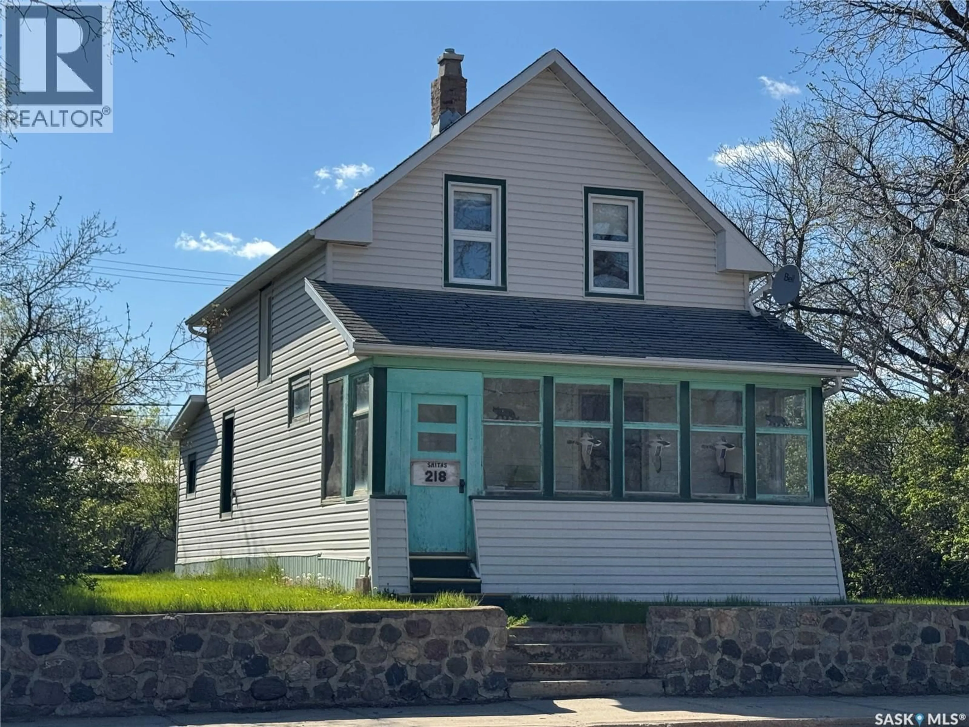 Home with vinyl exterior material, street for 218 MAIN STREET, Mossbank Saskatchewan S0H3G0