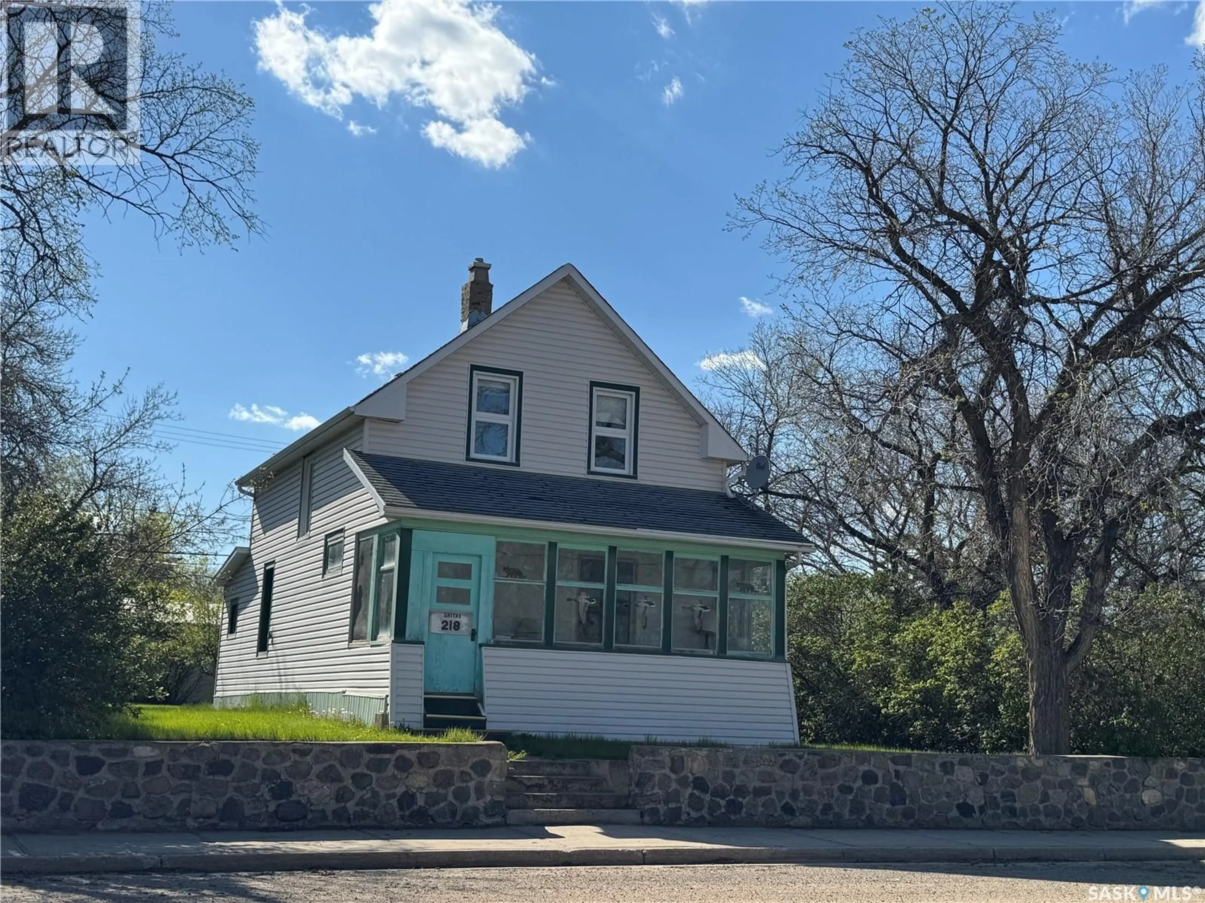 Home with vinyl exterior material, street for 218 MAIN STREET, Mossbank Saskatchewan S0H3G0