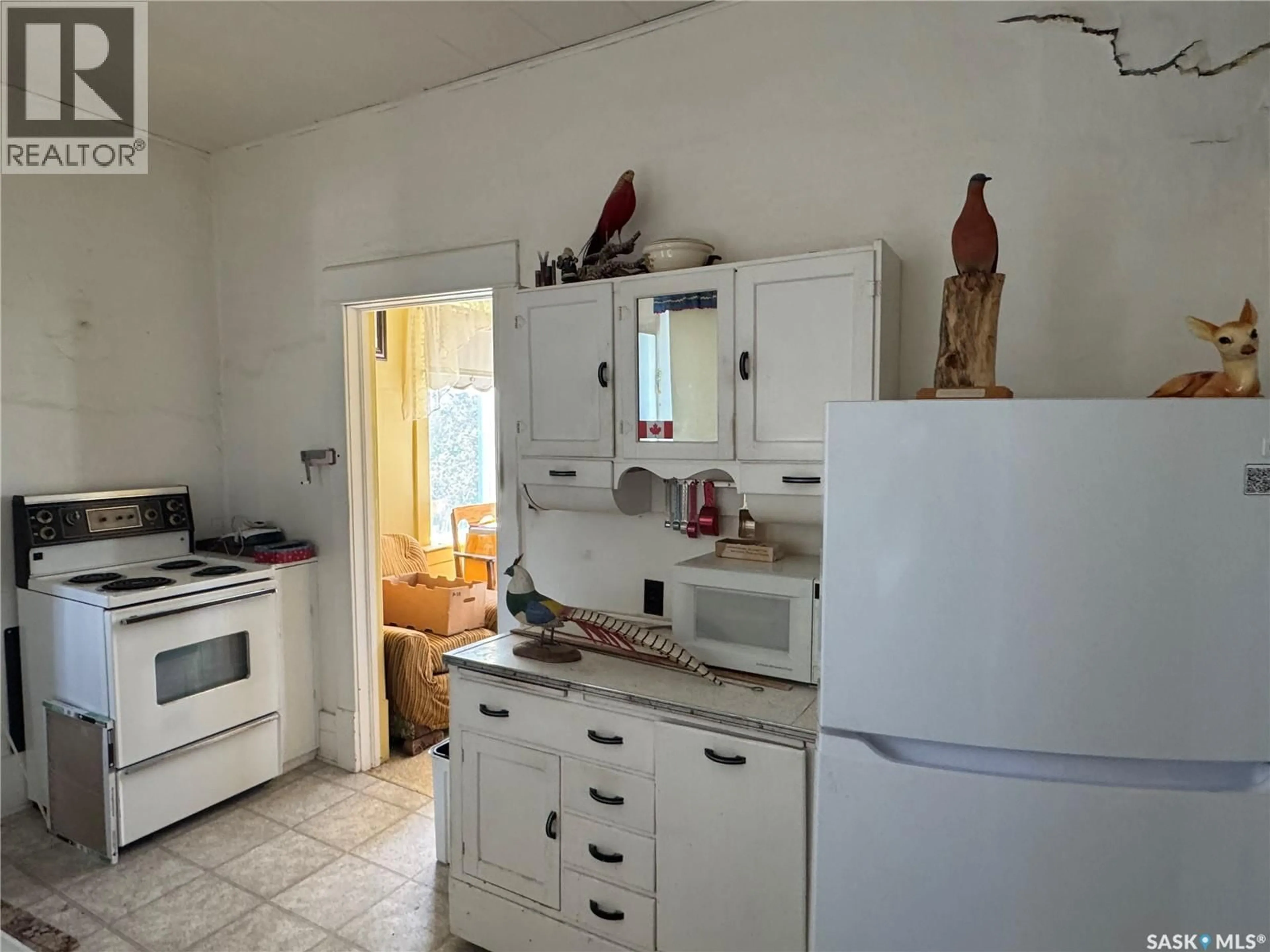 Standard kitchen, unknown for 218 MAIN STREET, Mossbank Saskatchewan S0H3G0