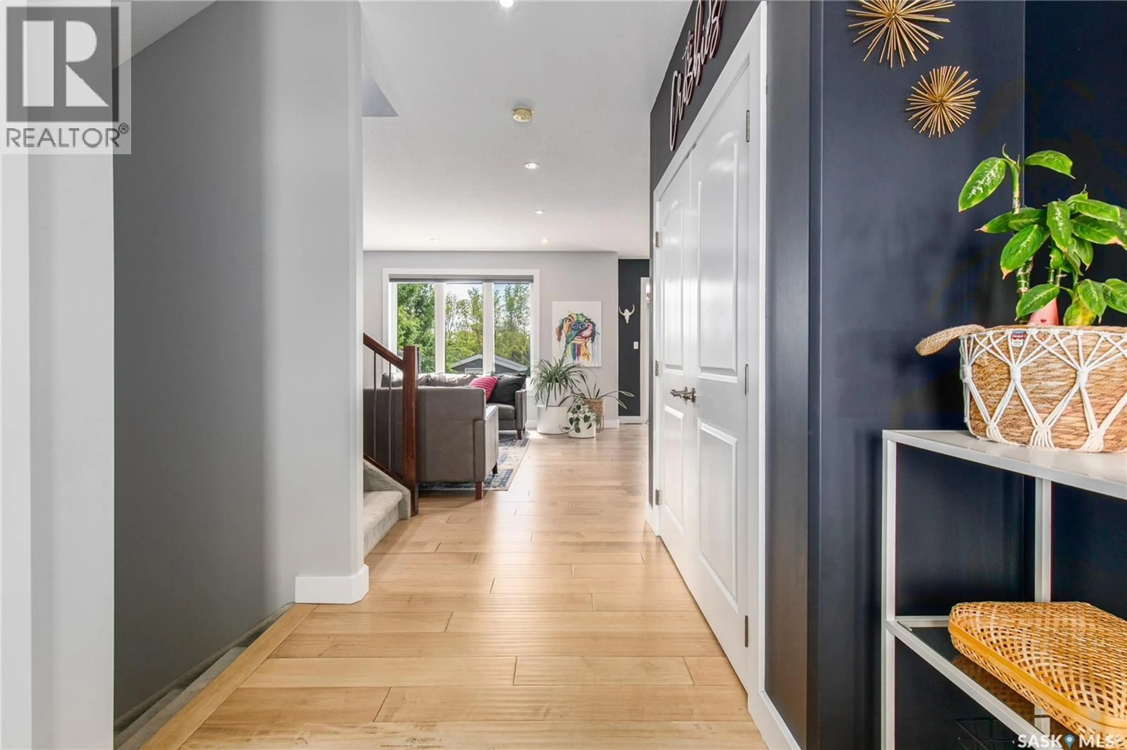 Indoor entryway for 1109 MEIER DRIVE, Moose Jaw Saskatchewan S6J0B2
