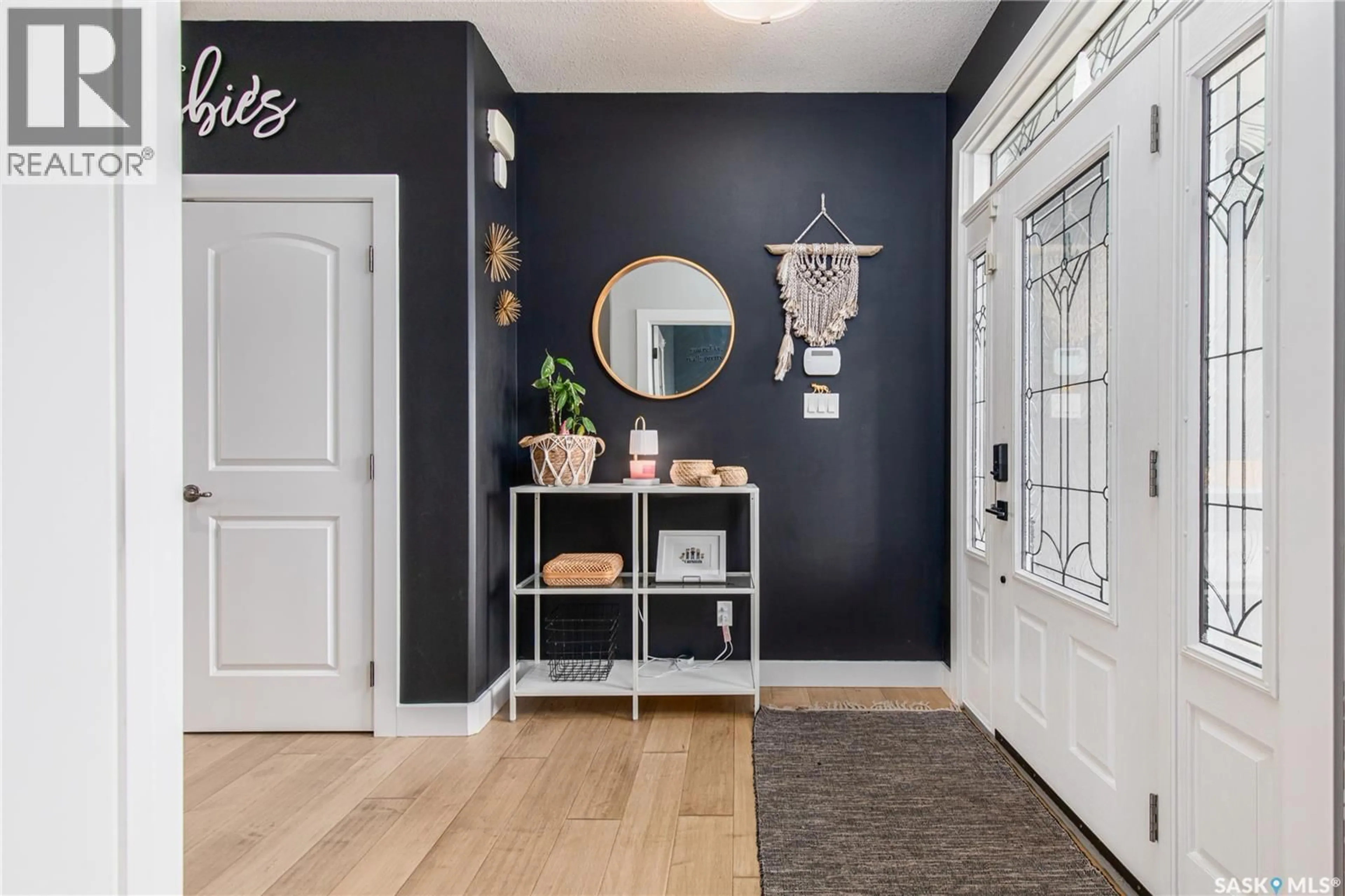 Indoor entryway for 1109 MEIER DRIVE, Moose Jaw Saskatchewan S6J0B2