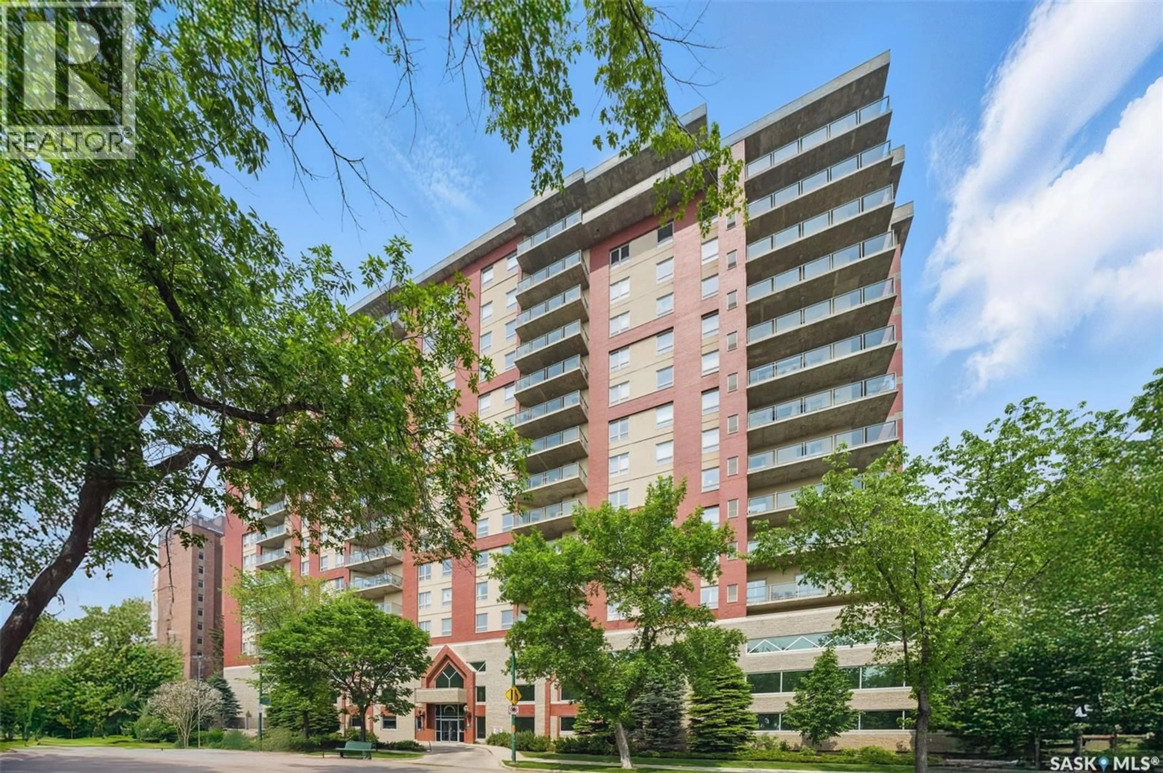 Patio, building for 902 - 1006 SPADINA CRESCENT, Saskatoon Saskatchewan S7K0G8