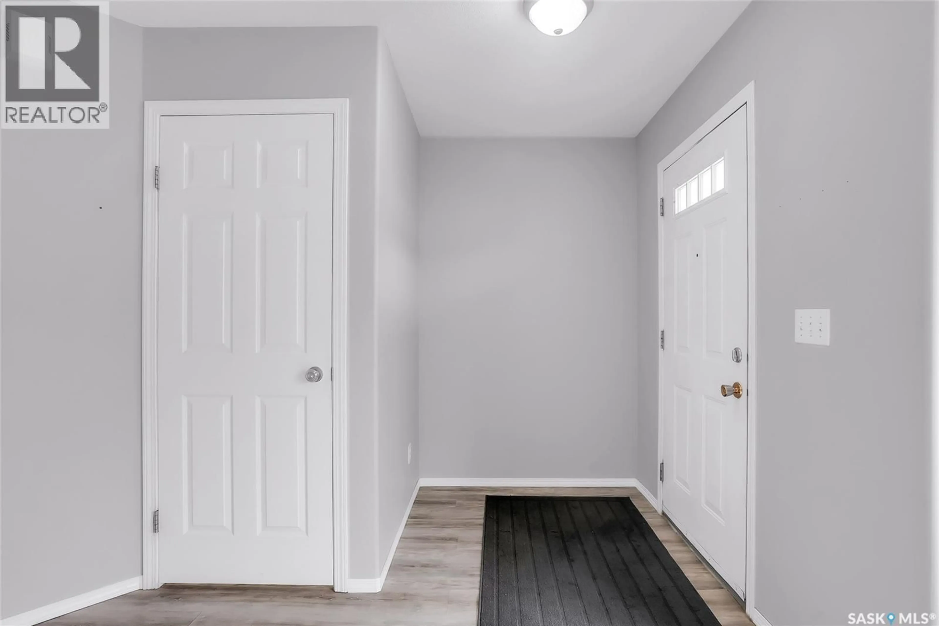 Indoor entryway for 102 - 2 PAWLYCHENKO LANE, Saskatoon Saskatchewan S7V1G9