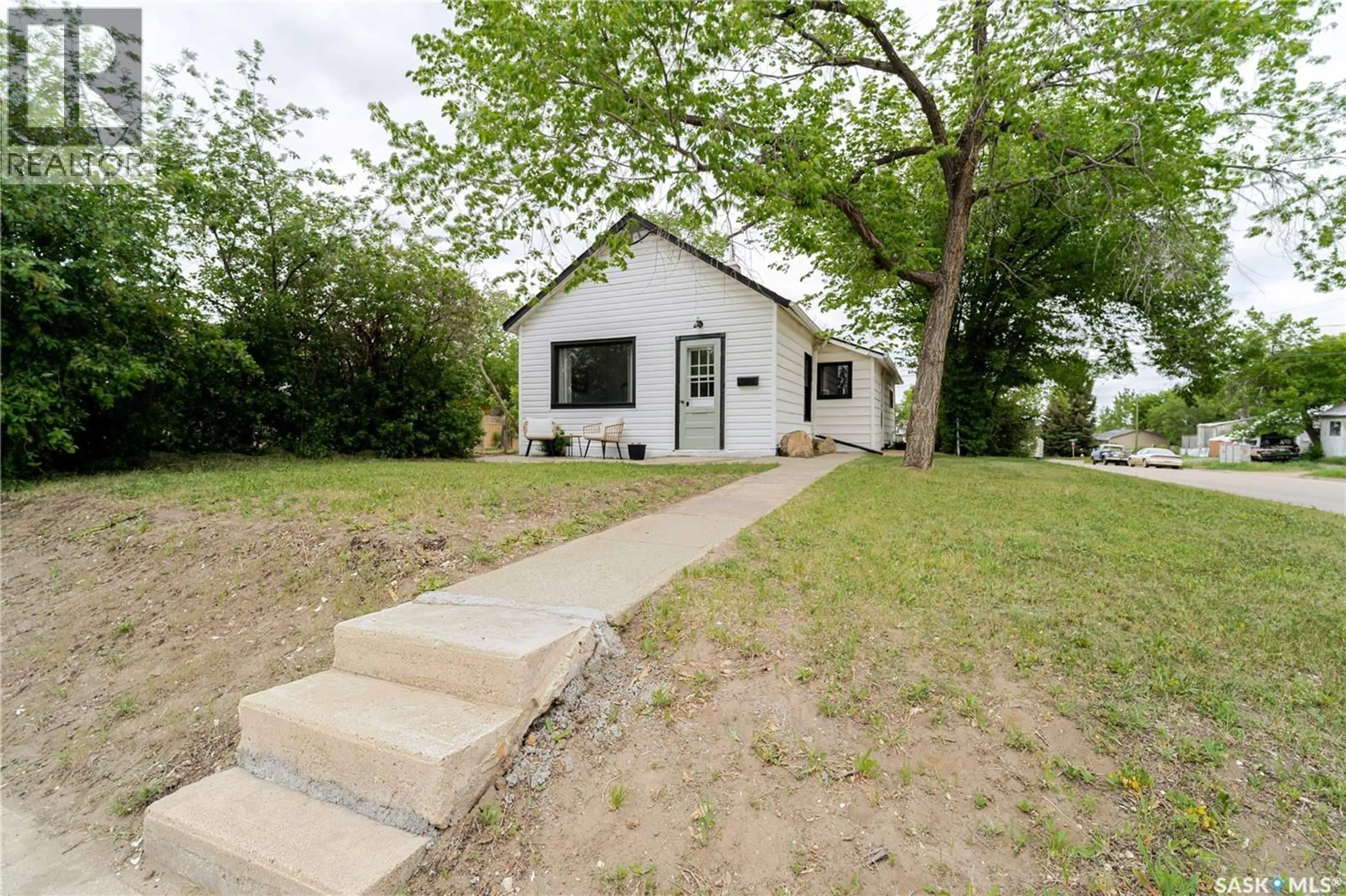 Unknown for 1102 IROQUOIS STREET, Moose Jaw Saskatchewan S6H5B9