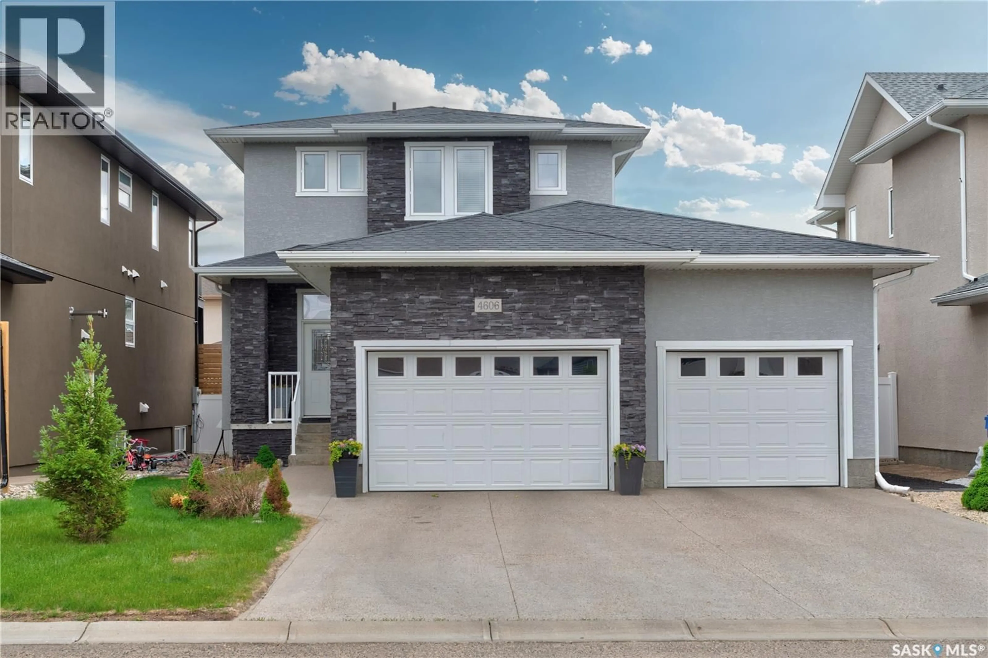 Home with vinyl exterior material, street for 4606 CURTISS AVENUE, Regina Saskatchewan S4W0A2