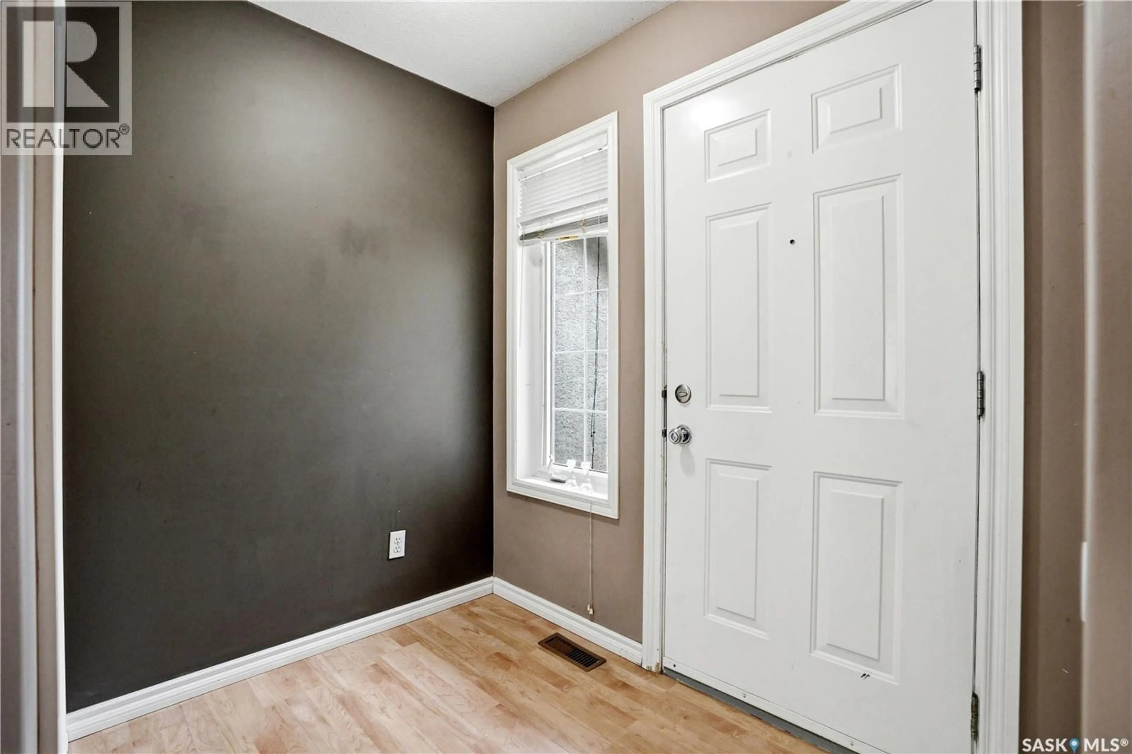 Indoor entryway for 21 138 BANYAN CRESCENT, Saskatoon Saskatchewan S7V1G8