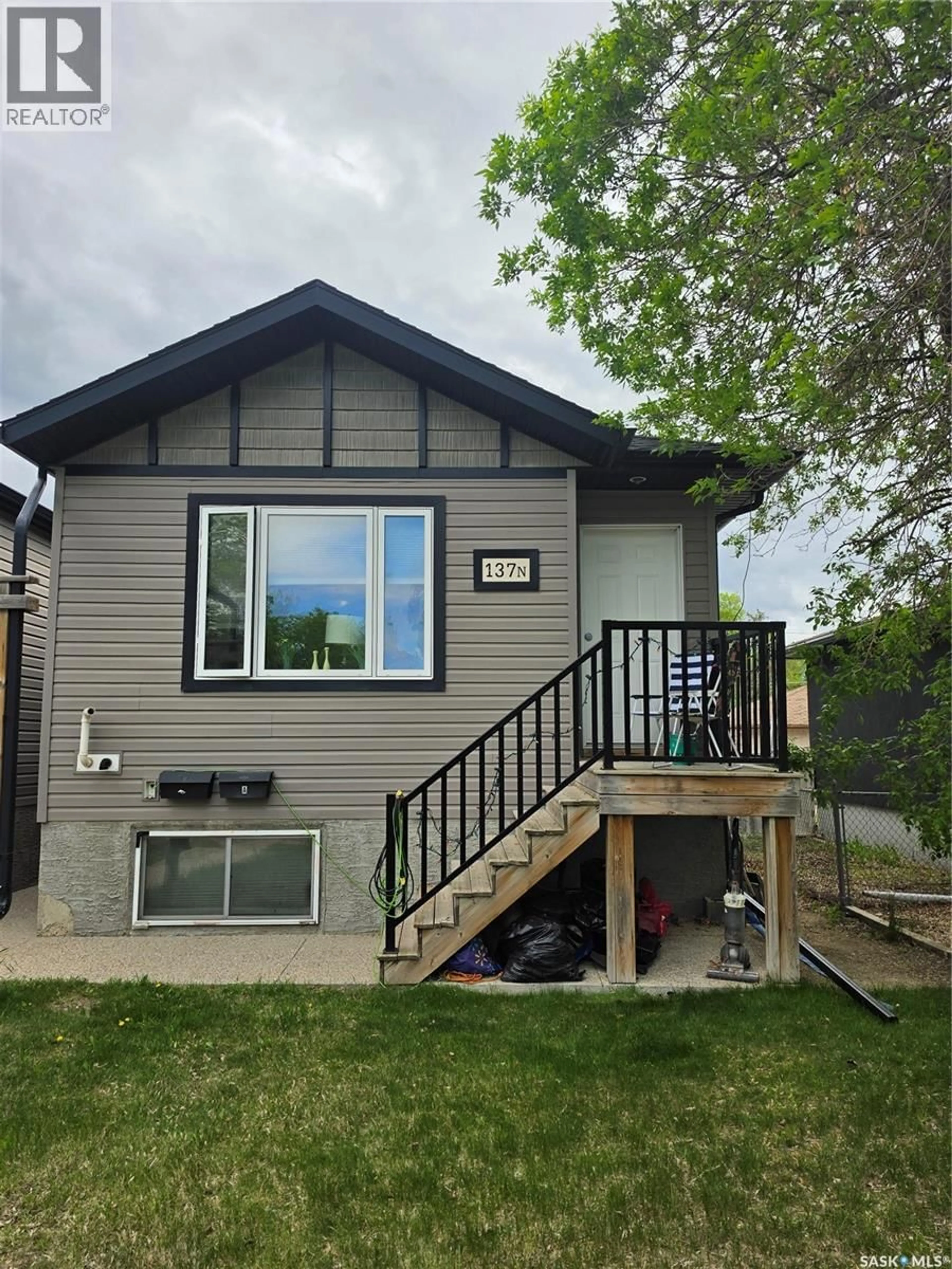 Home with vinyl exterior material, unknown for 137 ST JOHN STREET, Regina Saskatchewan S4R2V8