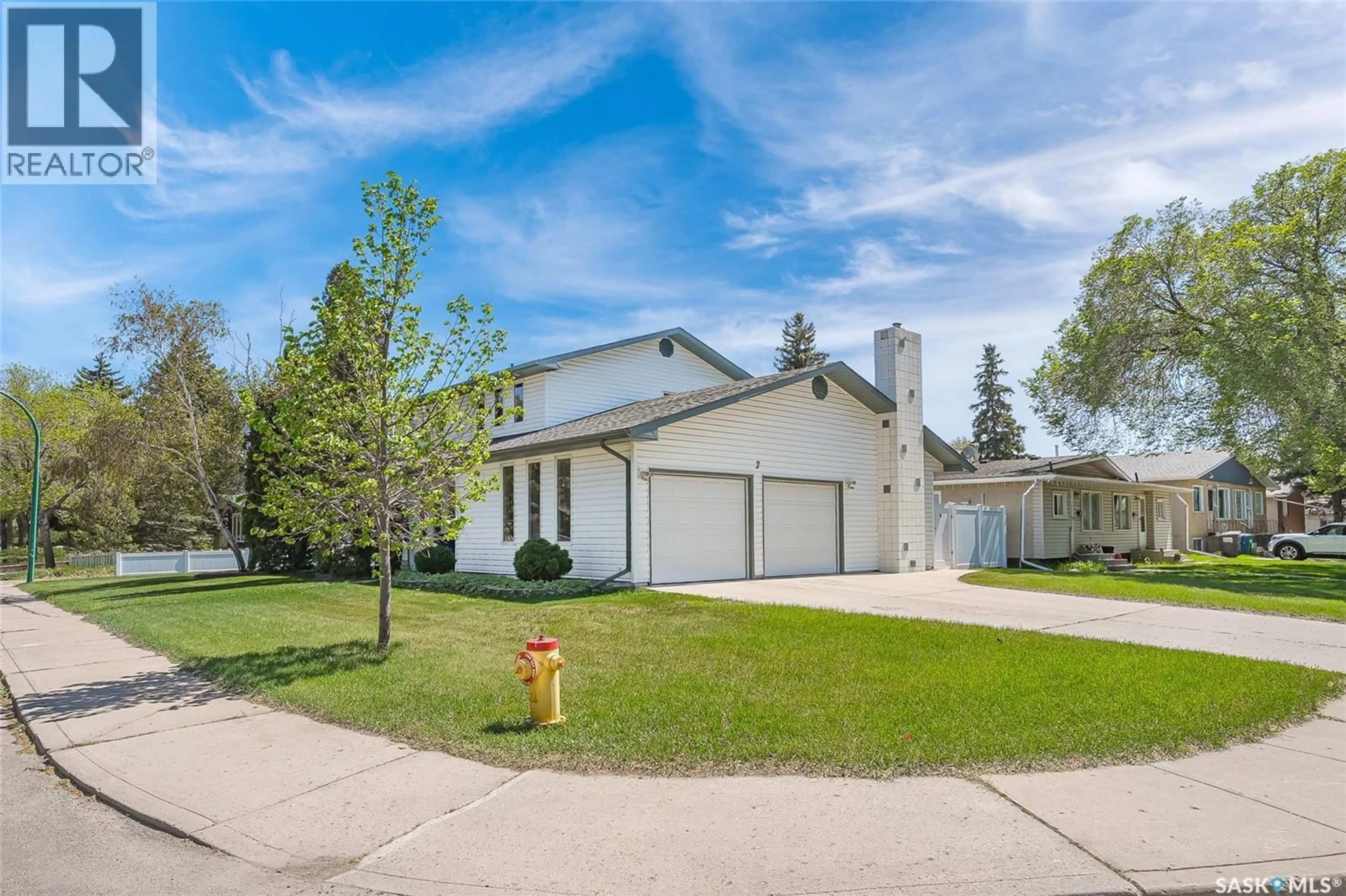 A pic from outside/outdoor area/front of a property/back of a property/a pic from drone, street for 2 CAMBRIDGE CRESCENT, Saskatoon Saskatchewan S7H3P8