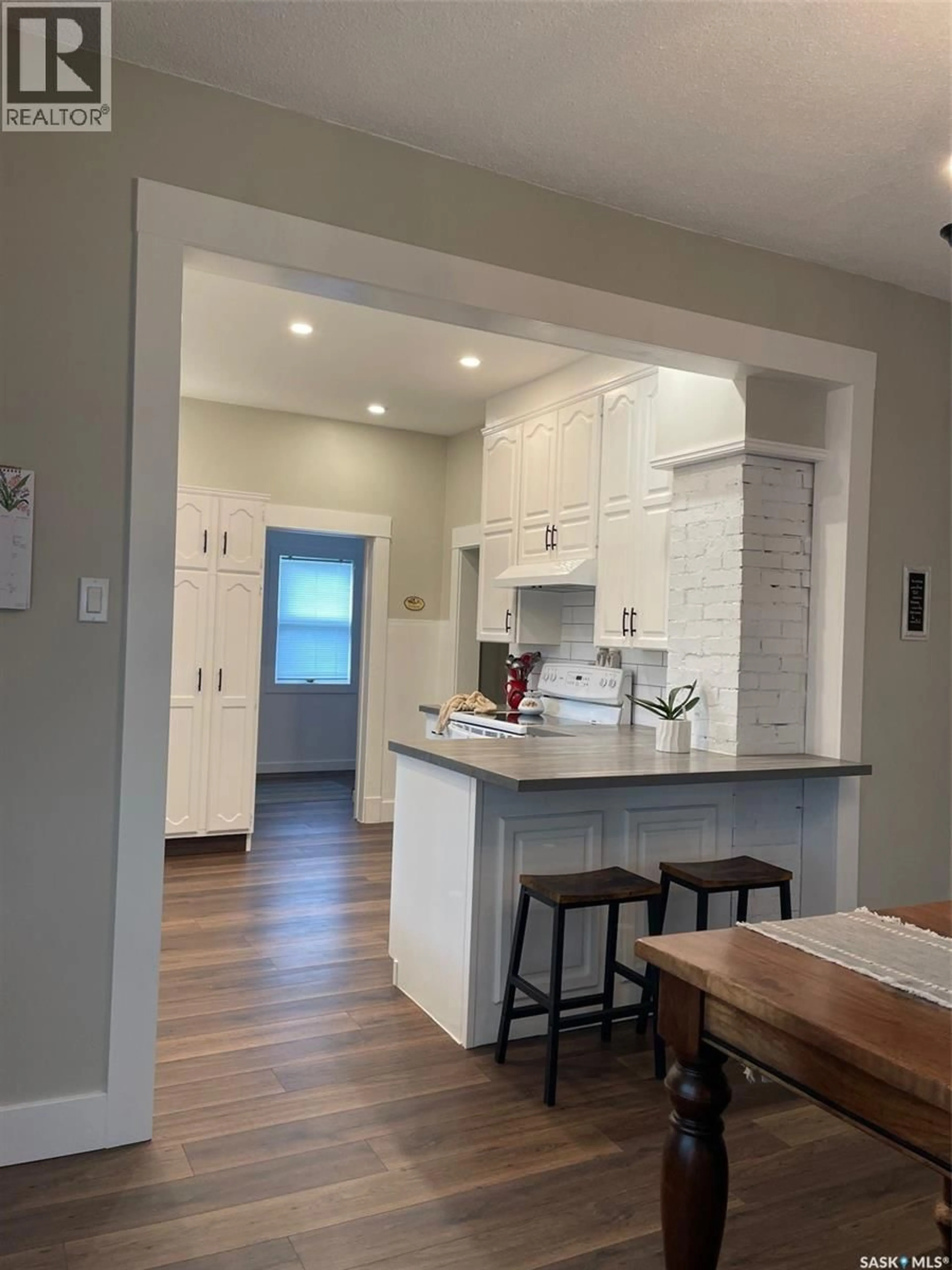 Open concept kitchen, unknown for 304 BROWNLEE STREET, Herbert Saskatchewan S0H2A0