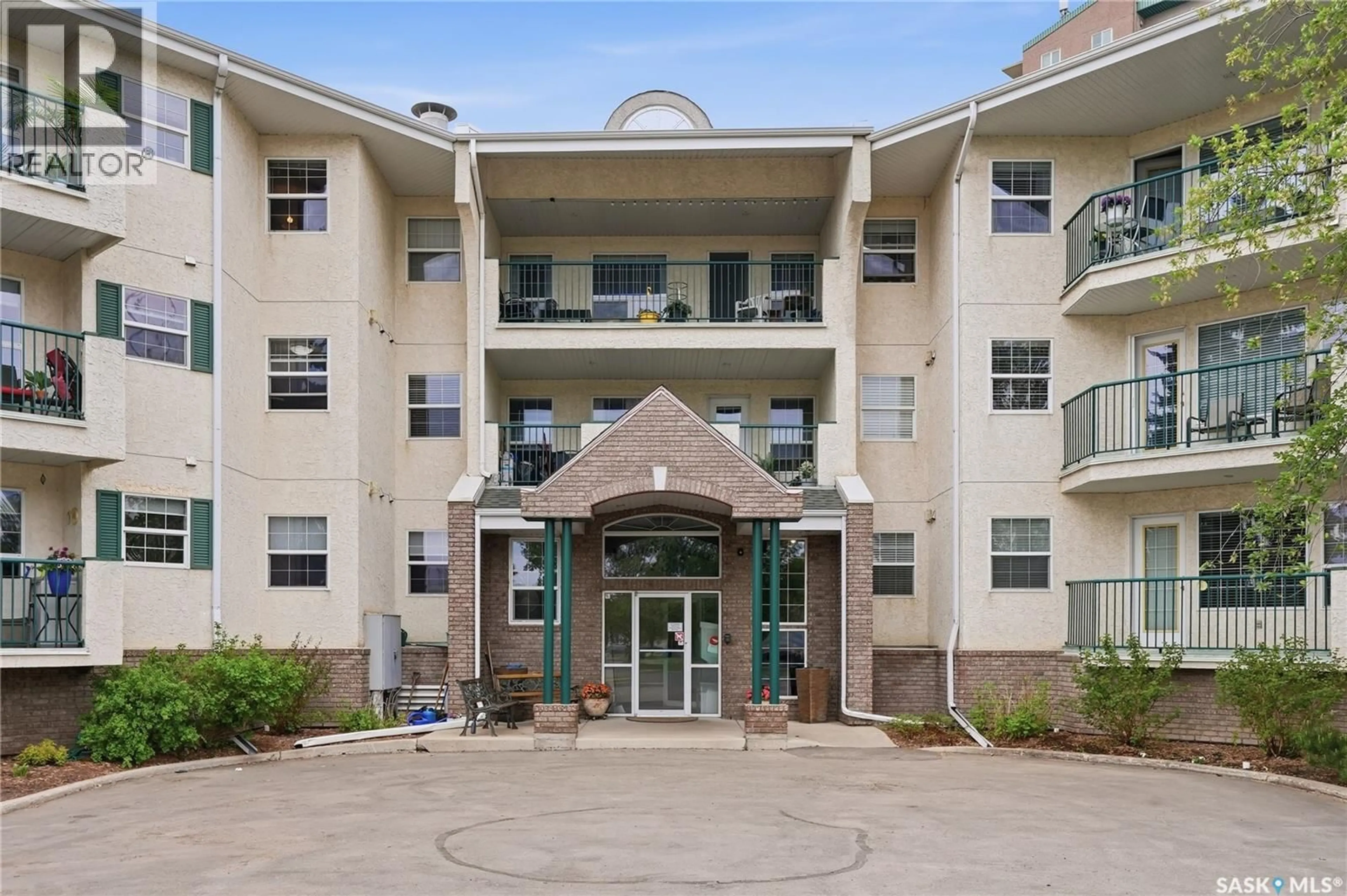 Indoor foyer for 1735 - 210 MCKERCHER DRIVE, Saskatoon Saskatchewan S7H5N6