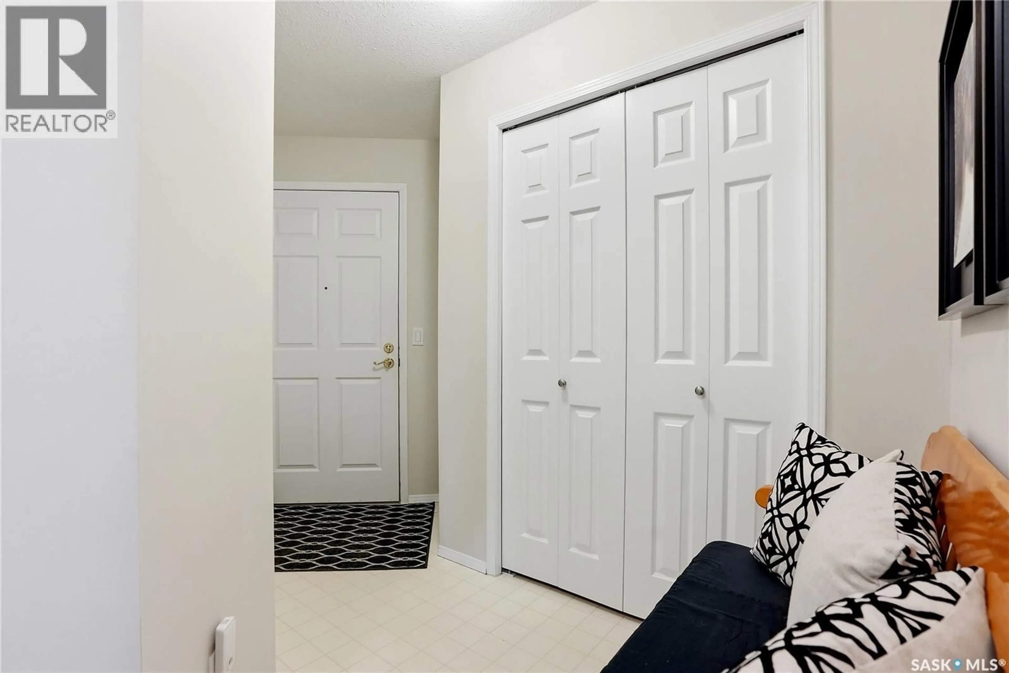 Indoor entryway for 1735 - 210 MCKERCHER DRIVE, Saskatoon Saskatchewan S7H5N6