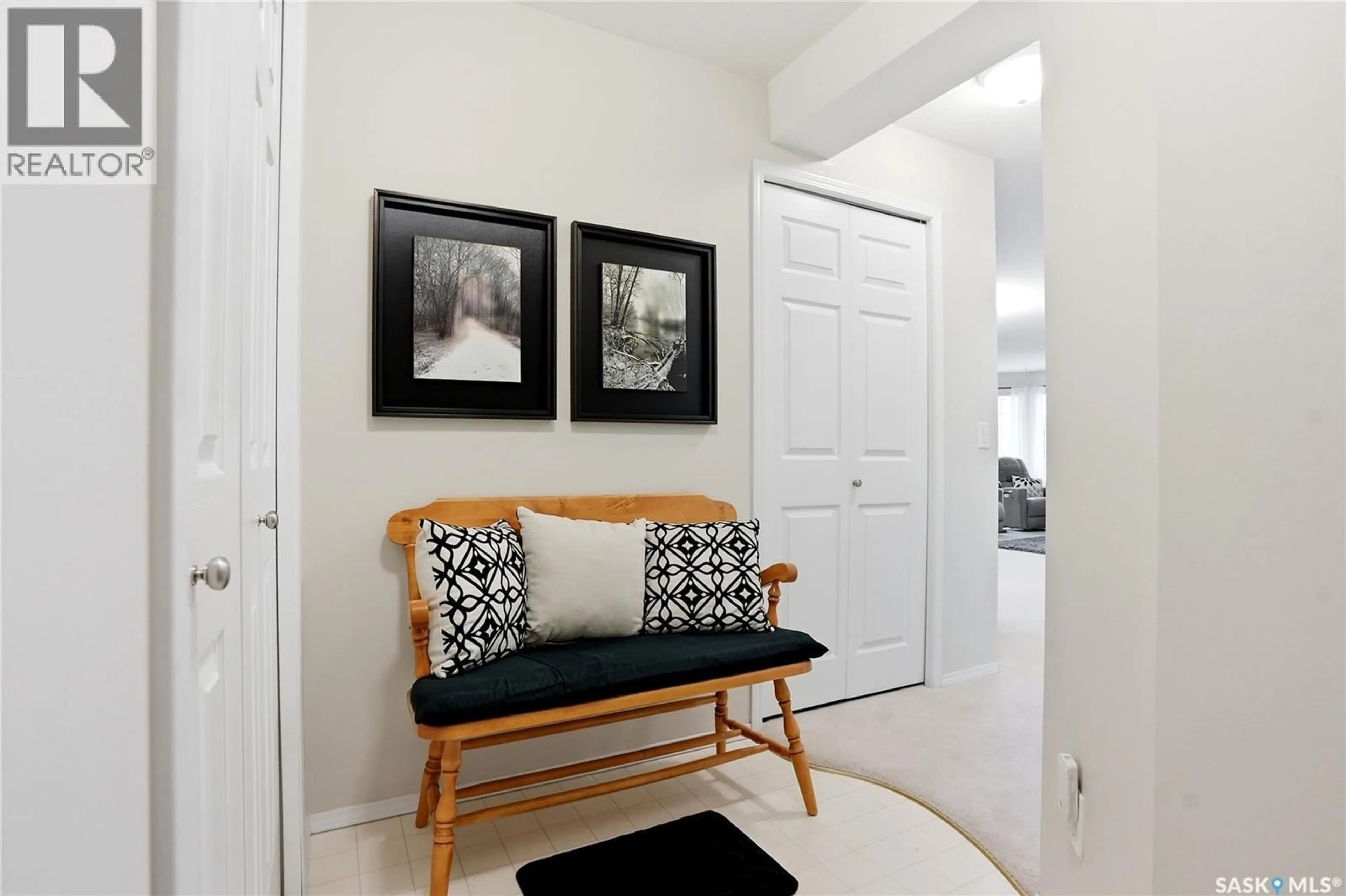Indoor entryway for 1735 - 210 MCKERCHER DRIVE, Saskatoon Saskatchewan S7H5N6