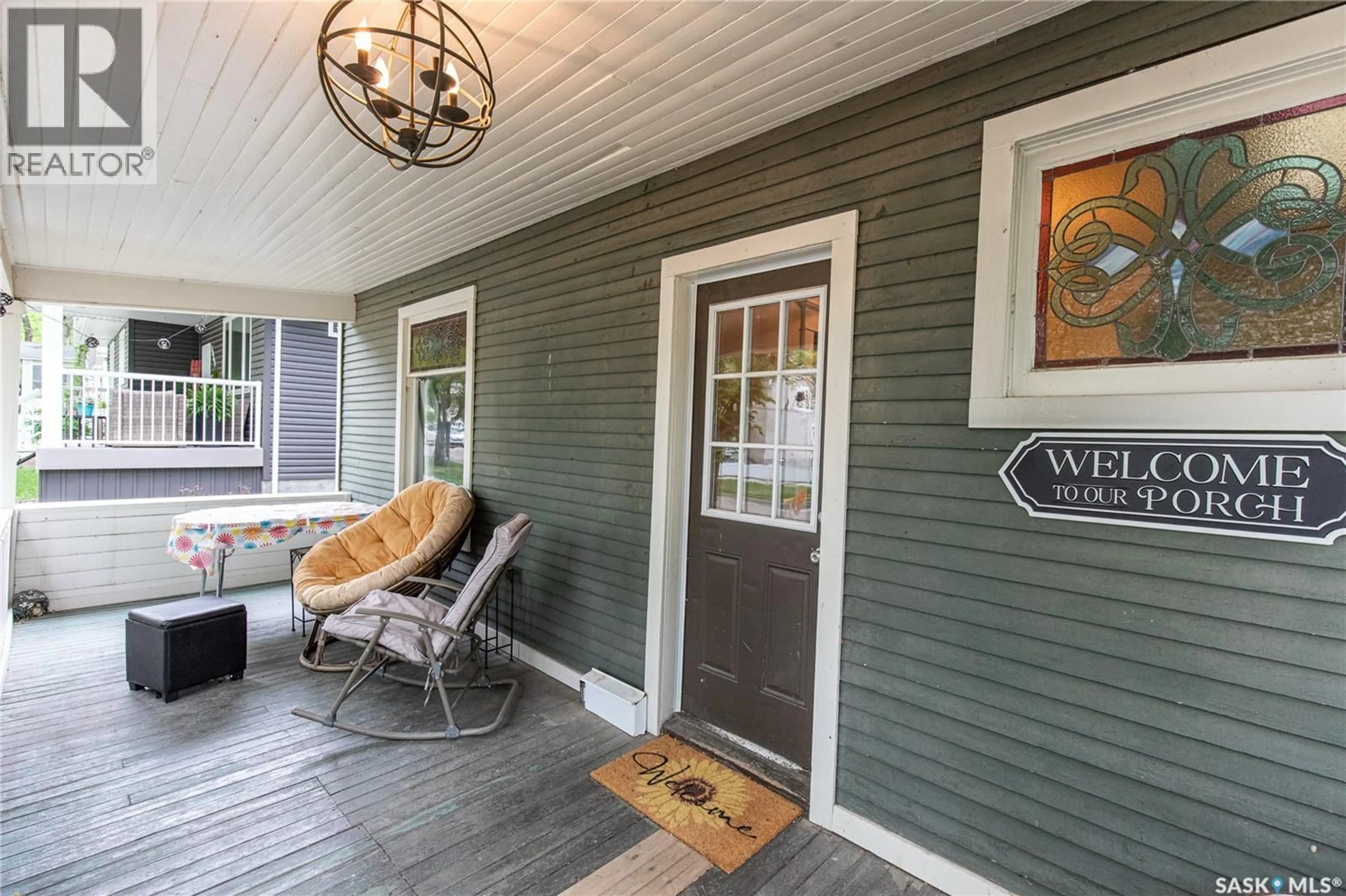 Indoor entryway for 1059 WILLOW AVENUE, Moose Jaw Saskatchewan S6H1G5