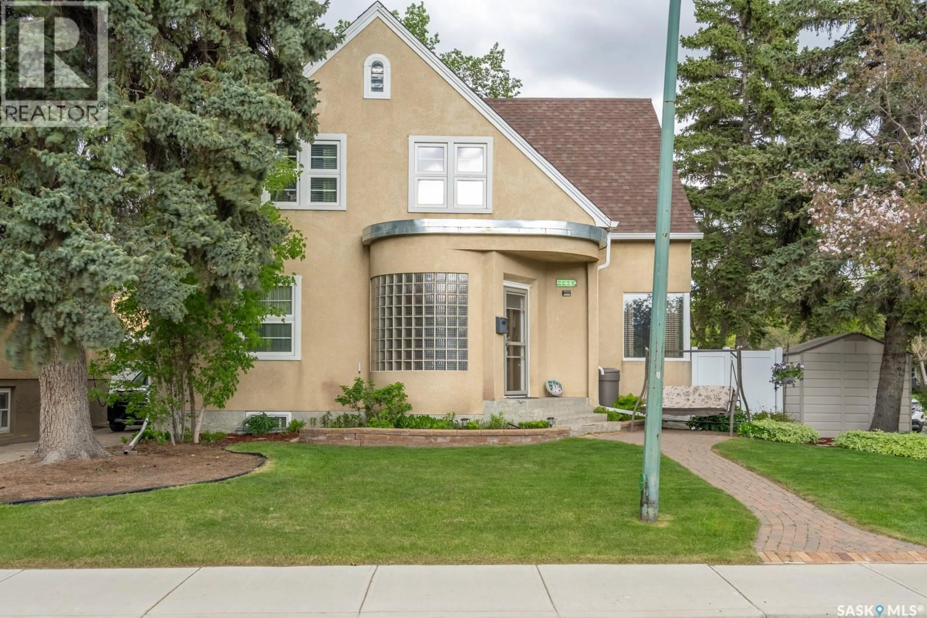 Unknown for 2075 QUEBEC STREET, Regina Saskatchewan S4P1K1