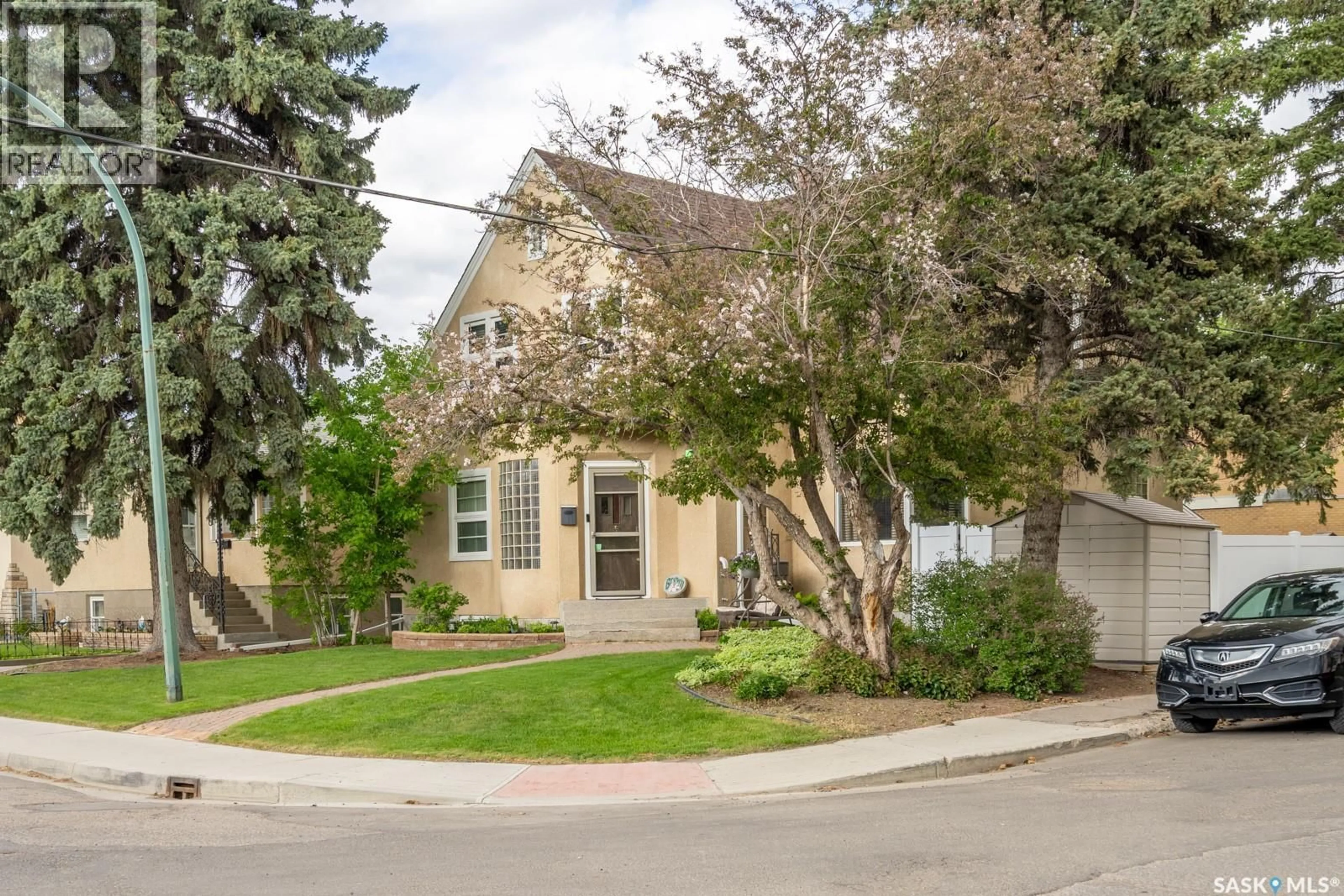 Unknown for 2075 QUEBEC STREET, Regina Saskatchewan S4P1K1