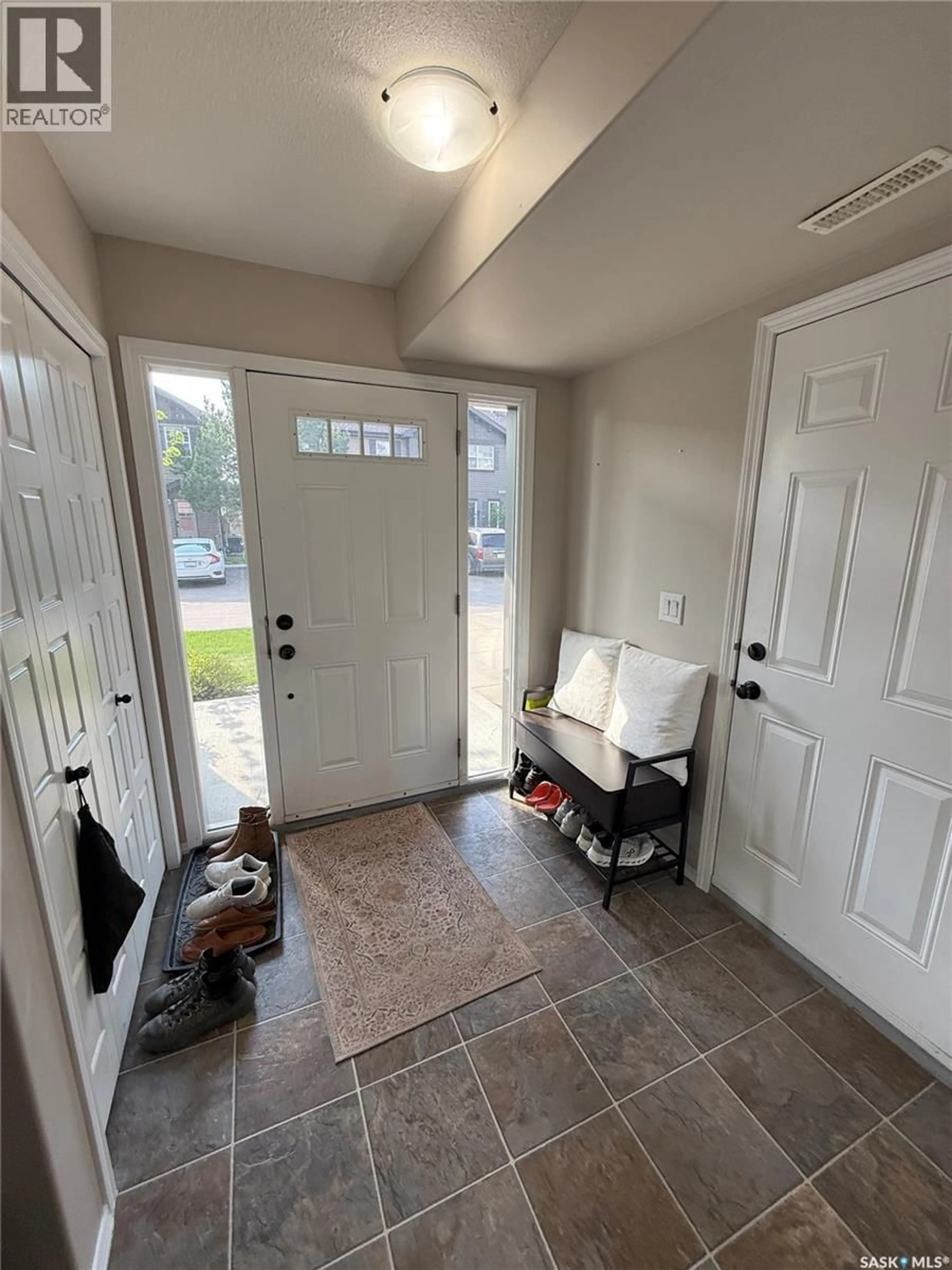 Indoor entryway for 514 150 LANGLOIS WAY, Saskatoon Saskatchewan S7T0K8