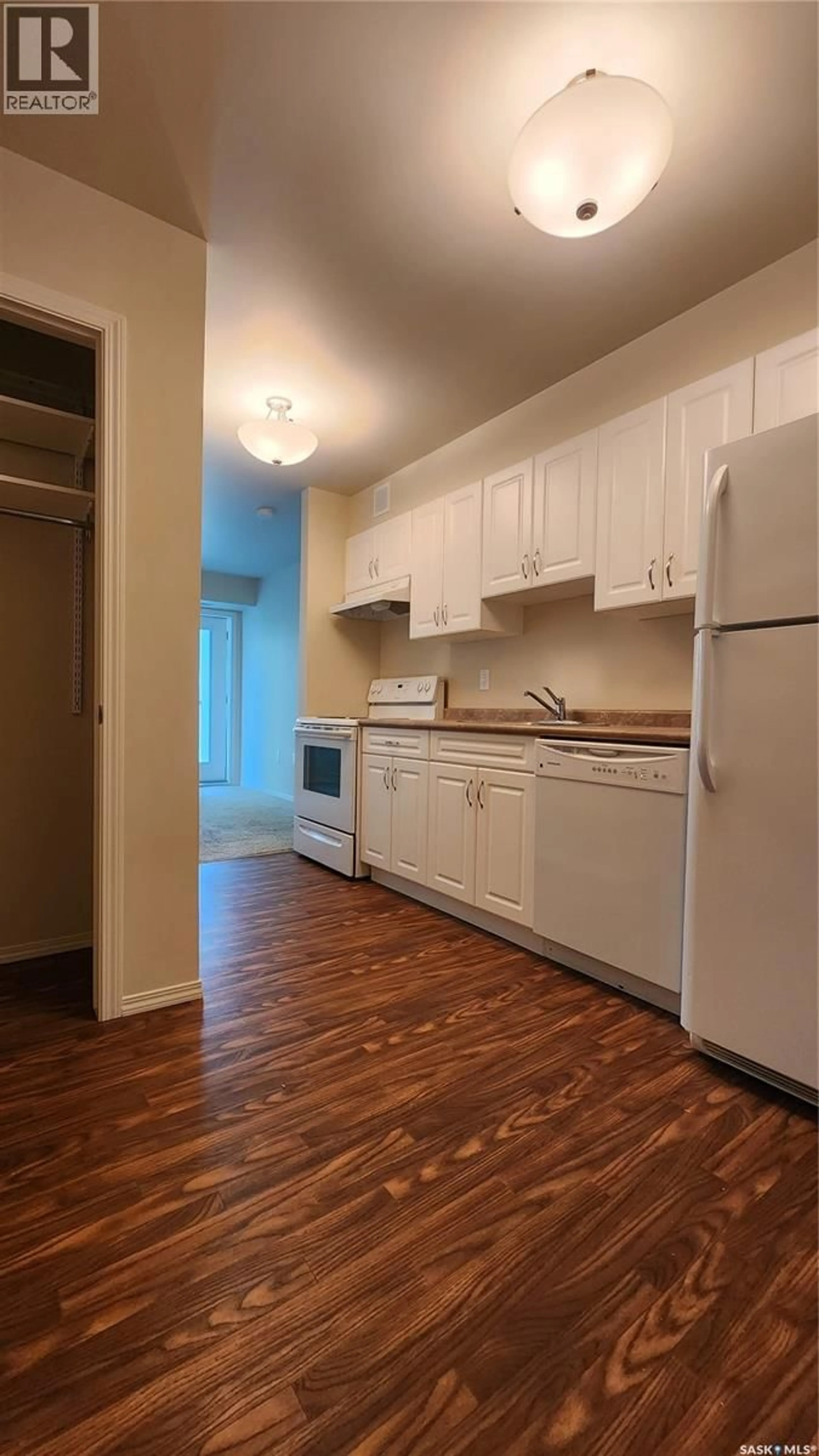 Standard kitchen, wood/laminate floor for 209 - 680 7TH AVENUE, Melville Saskatchewan S0A2P0