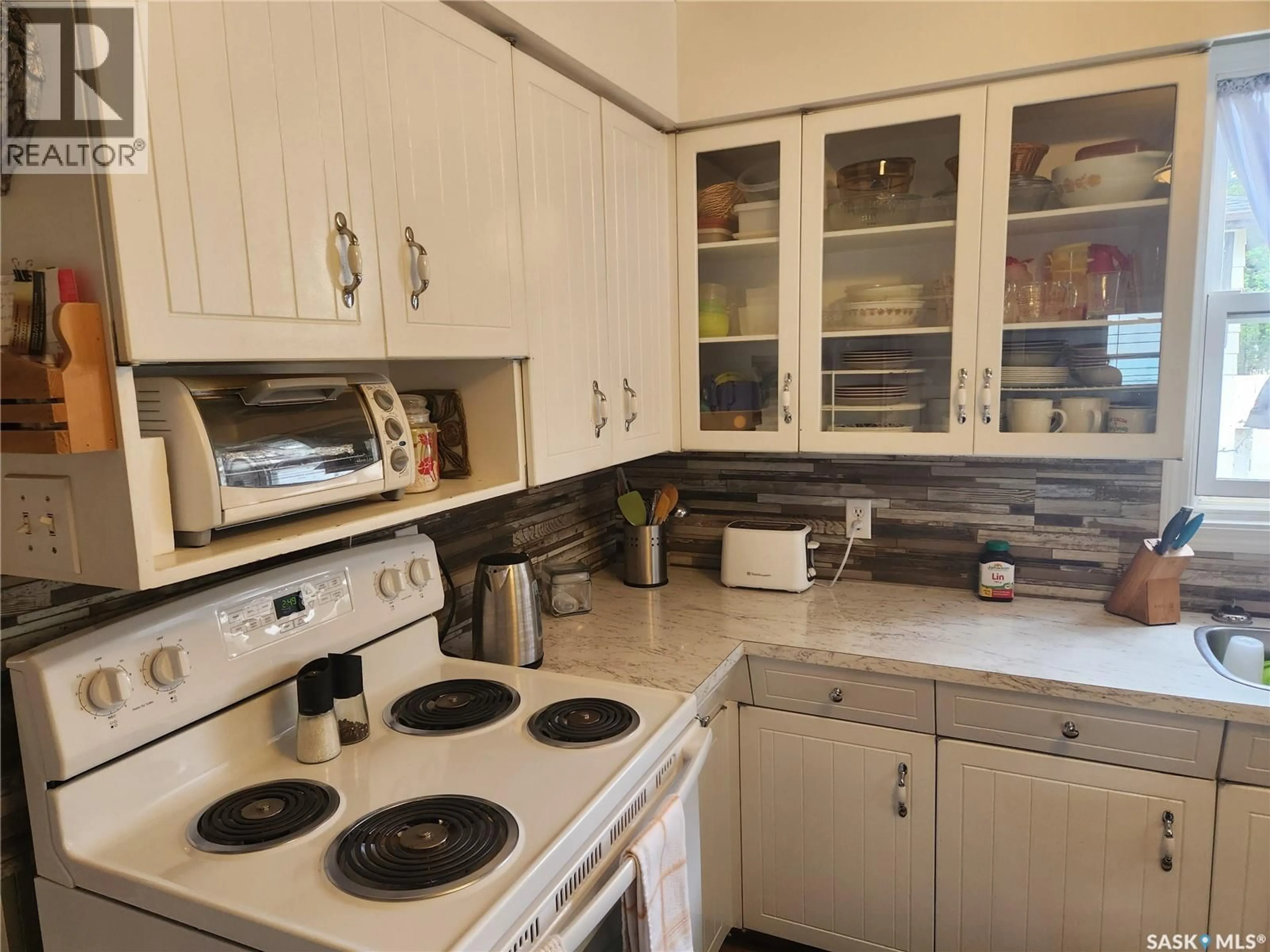 Standard kitchen, unknown for 137 11TH AVENUE, Swift Current Saskatchewan S9H3R6