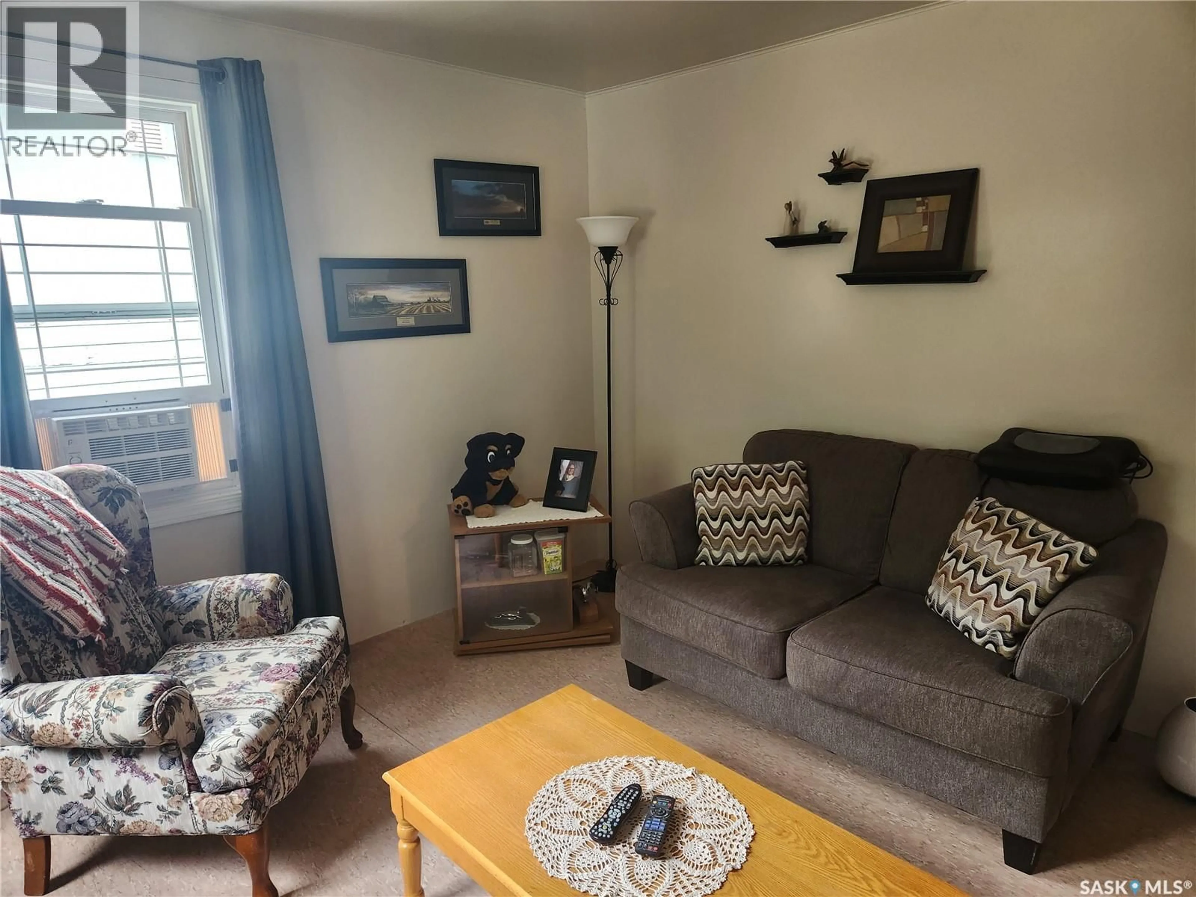 Living room with furniture, unknown for 137 11TH AVENUE, Swift Current Saskatchewan S9H3R6