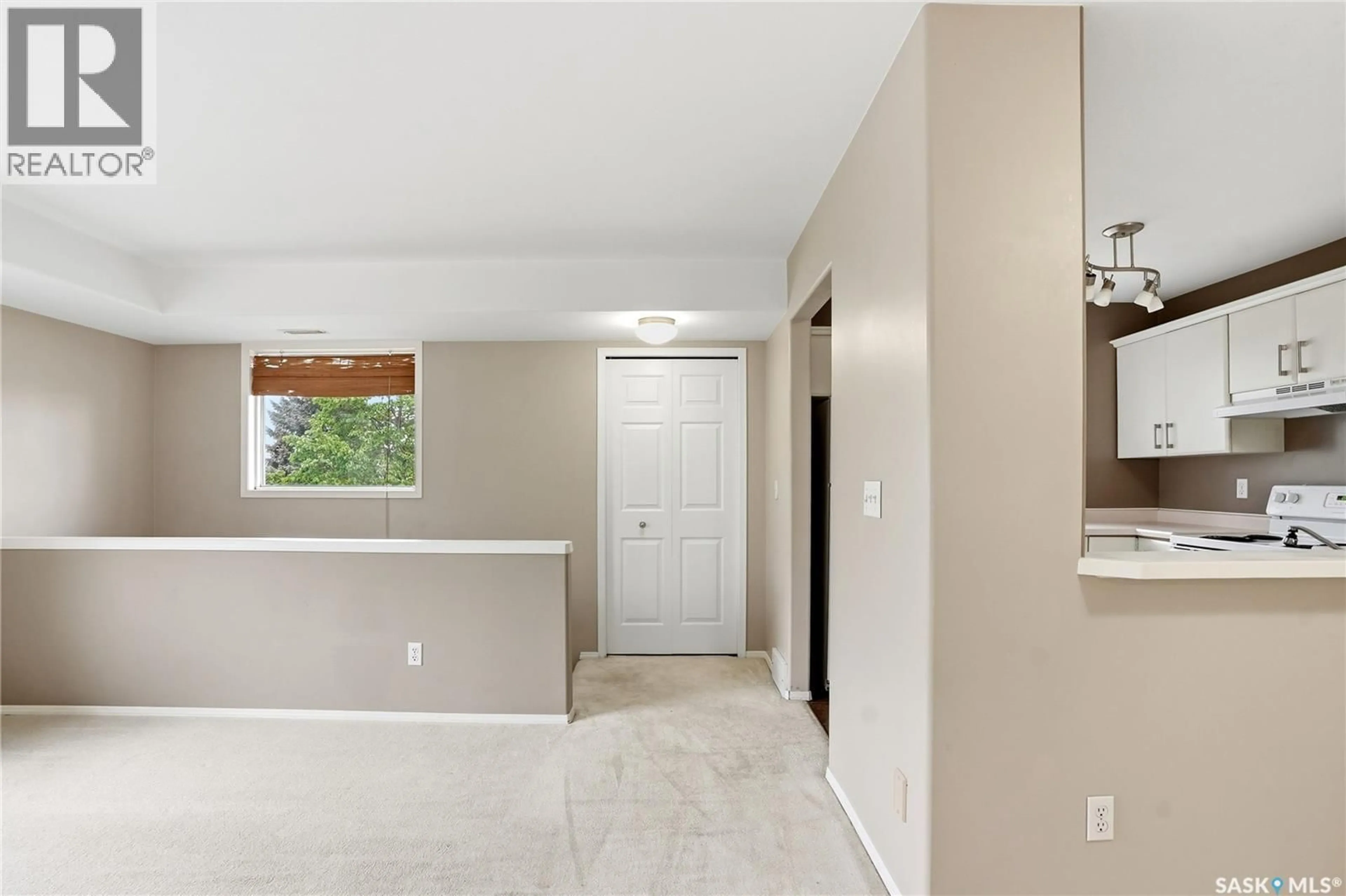 Indoor entryway for 615 - 105 PEREHUDOFF CRESCENT, Saskatoon Saskatchewan S7N4K6