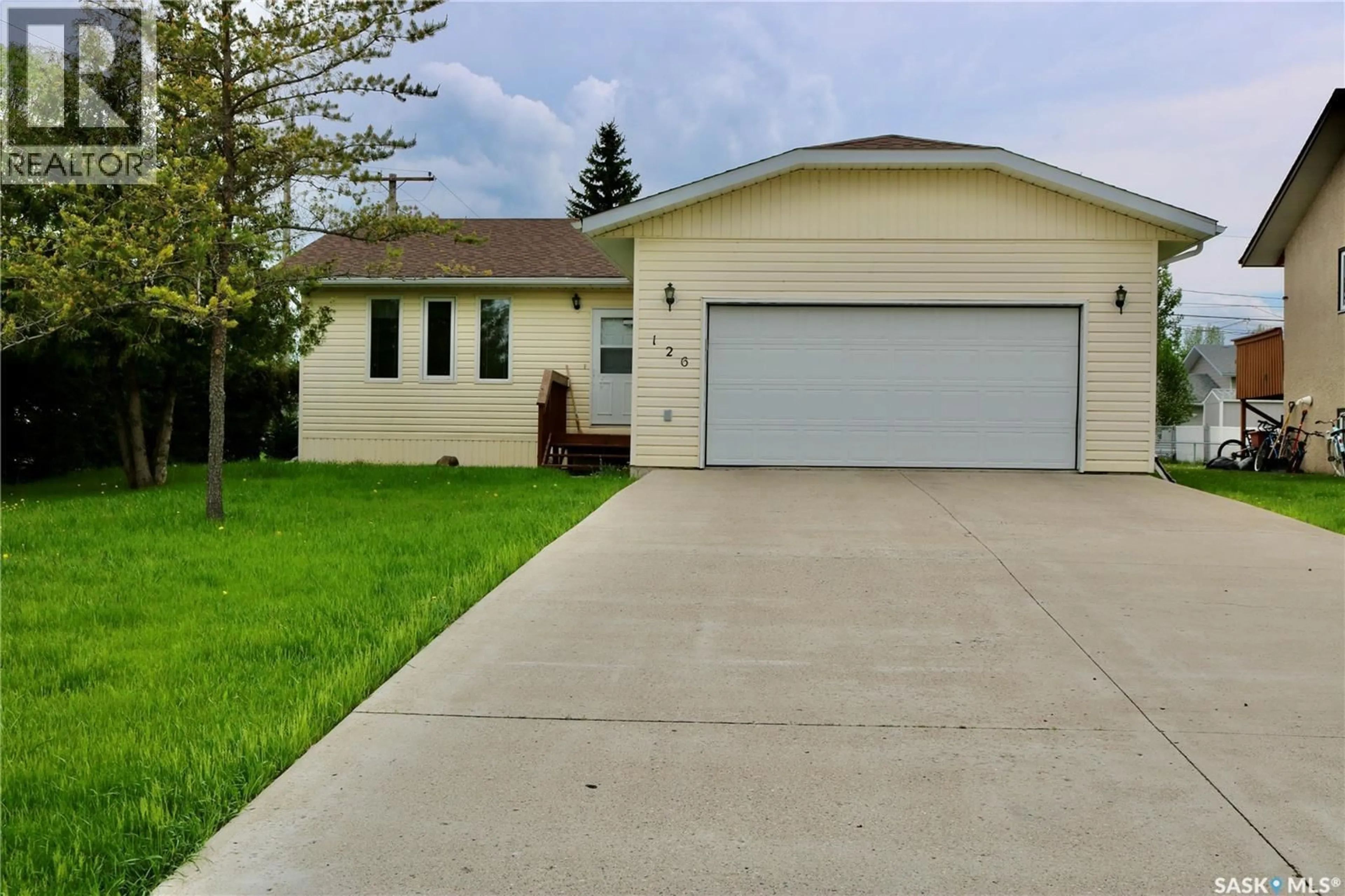 Home with vinyl exterior material, street for 126 MOOSE MOUNTAIN PLACE, Moosomin Saskatchewan S0G3N0
