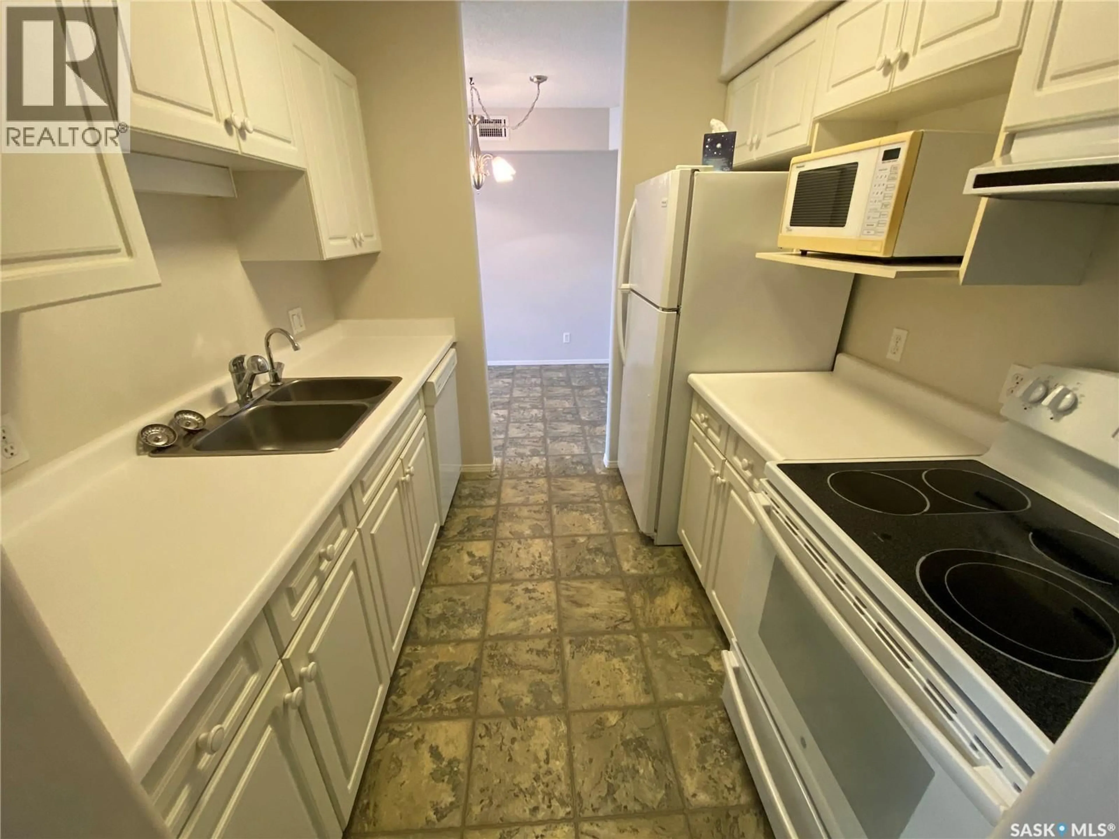 Standard kitchen, unknown for 57 - 203 RUSSELL DRIVE, Yorkton Saskatchewan S3N4B6