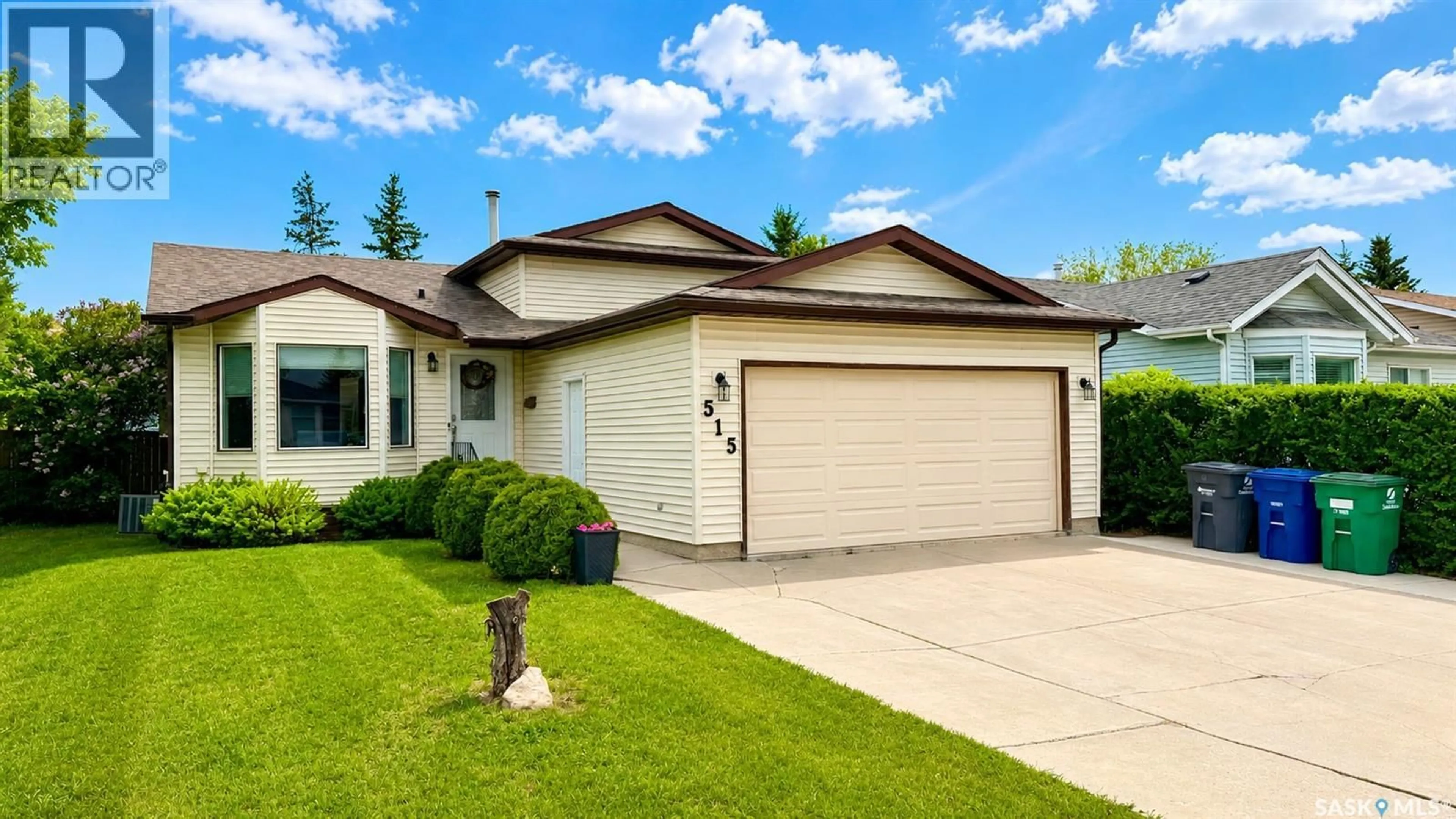 Home with vinyl exterior material, street for 515 NEMEIBEN ROAD, Saskatoon Saskatchewan S7J5G6