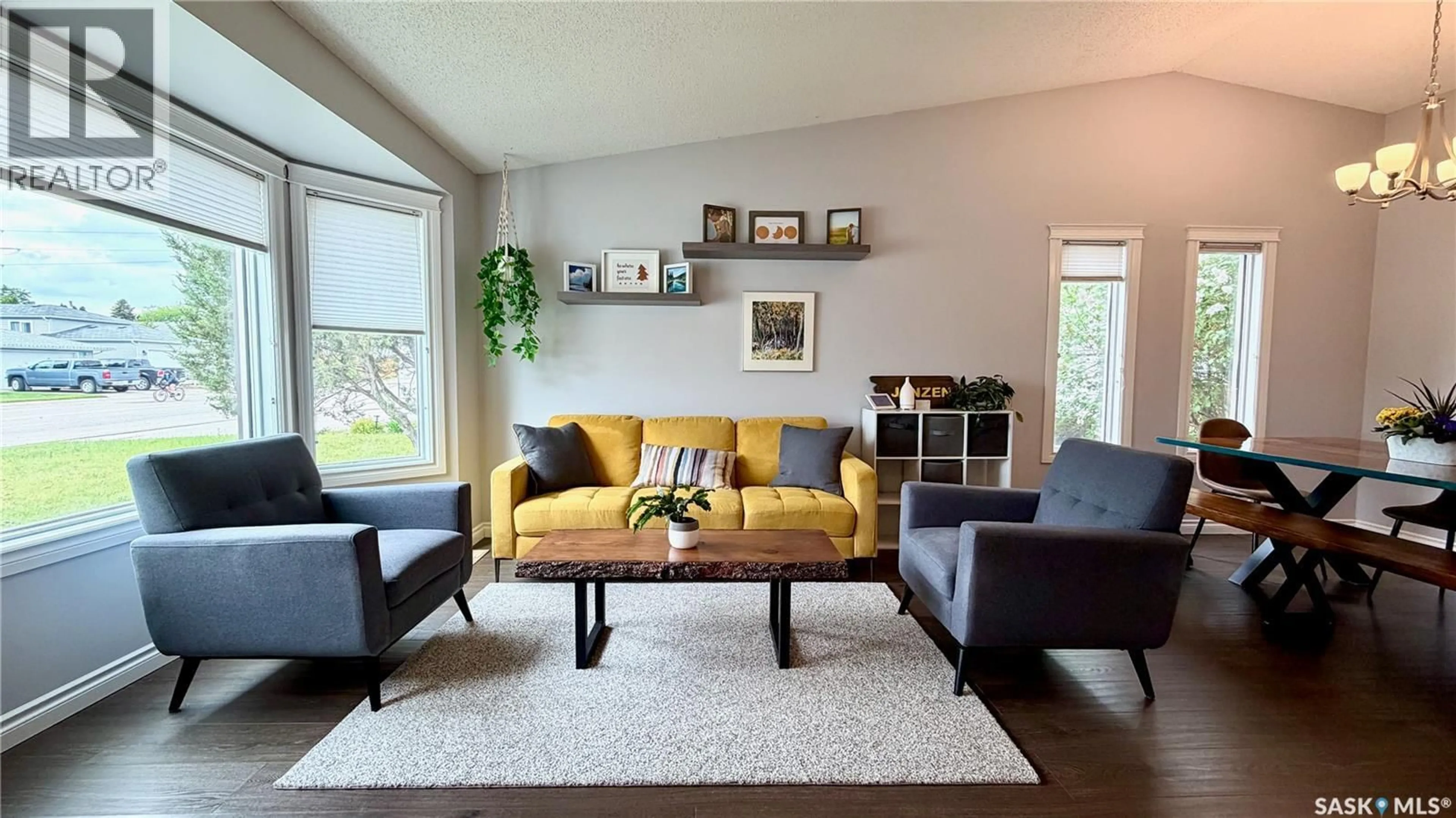Living room with furniture, unknown for 515 NEMEIBEN ROAD, Saskatoon Saskatchewan S7J5G6